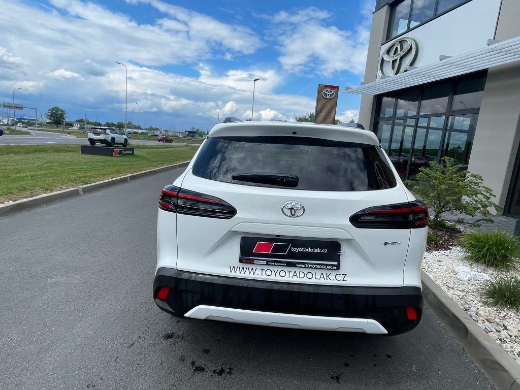 Toyota Corolla Cross, 1.8 Hybrid automat Style - fotka 5