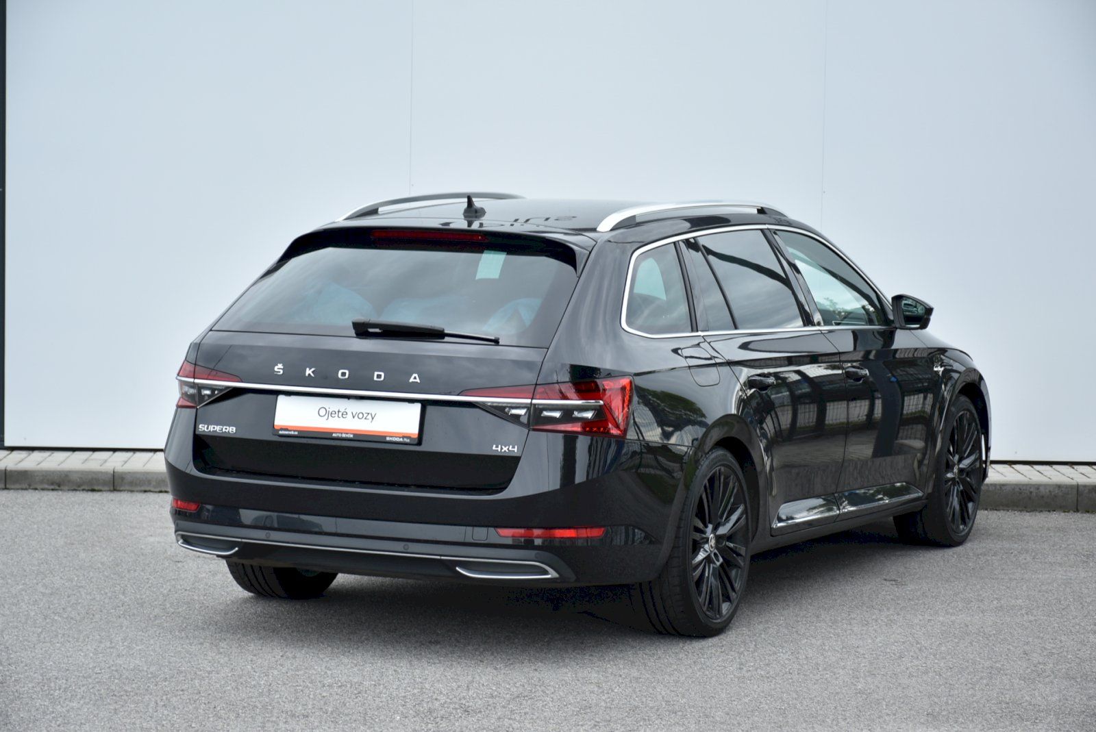 Škoda Superb, COMBI L&K  2.0 TDI 147kW 4x4 D - fotka 2