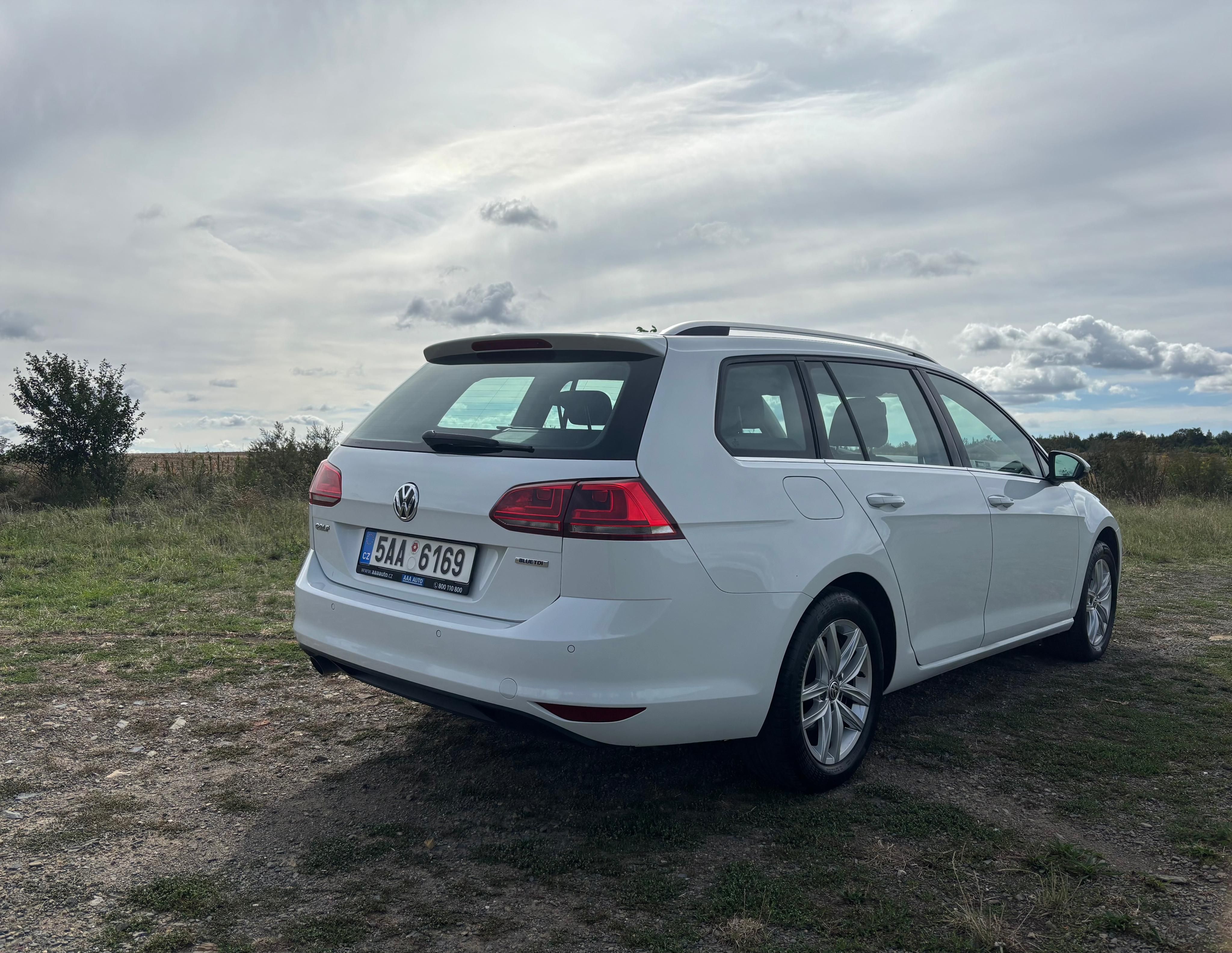 Volkswagen Golf, 1.6 TDI, CONSTRUCT; extra kola - fotka 3