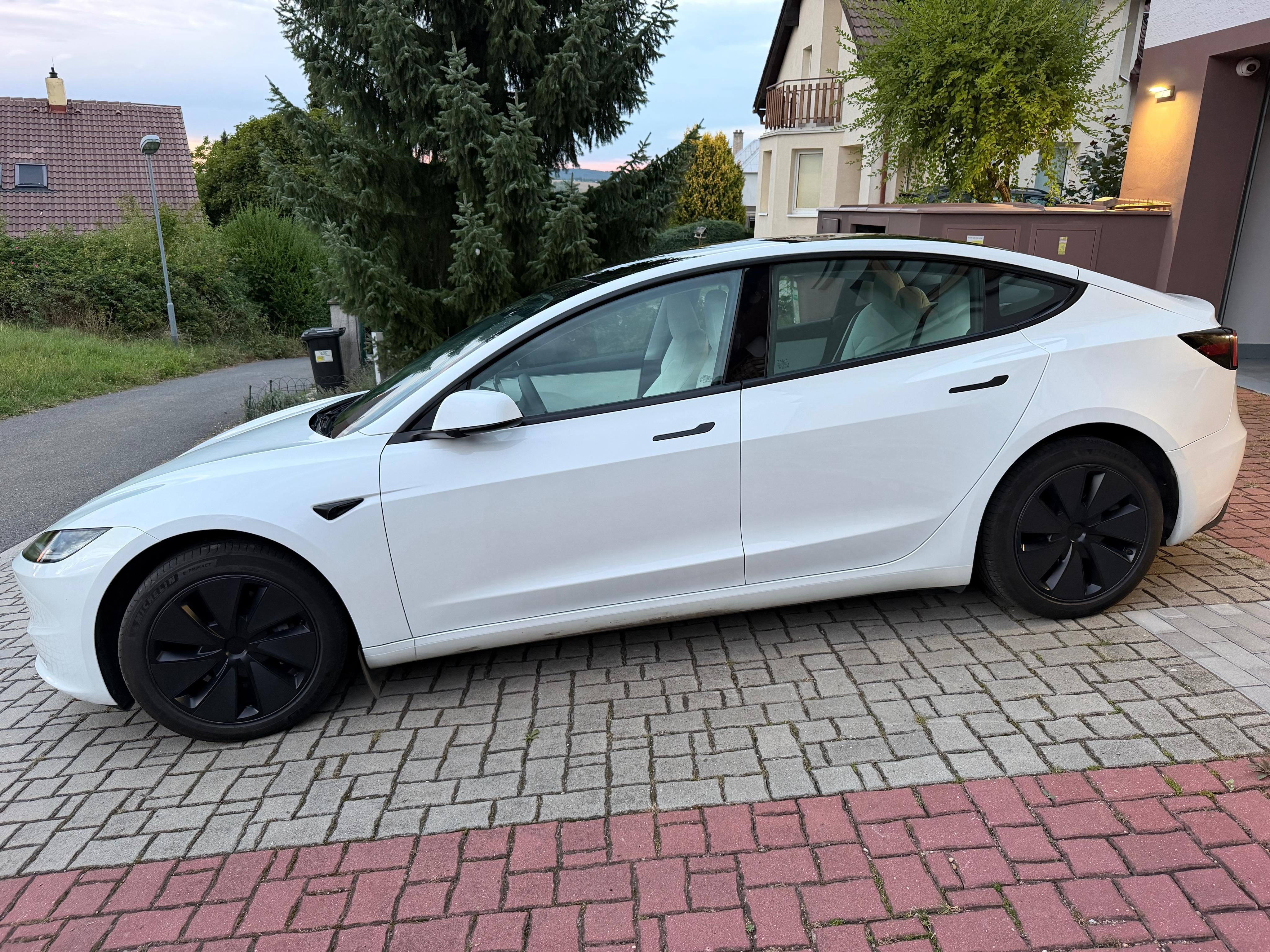 Tesla Model 3, ČR, 1.majitel - fotka 4