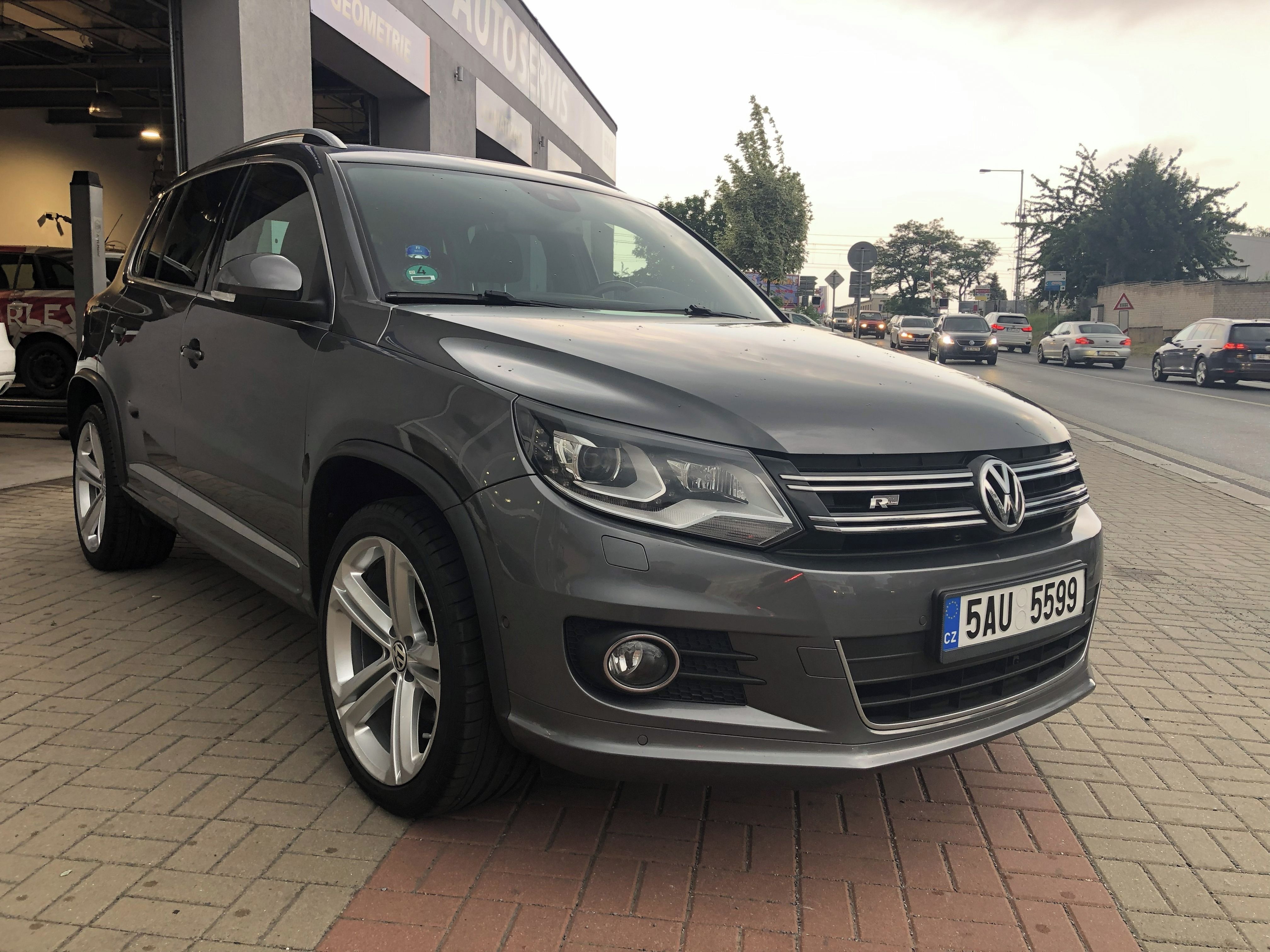 Volkswagen Tiguan, 2,0 TDI DSG R-LINE 4Motion - fotka 2