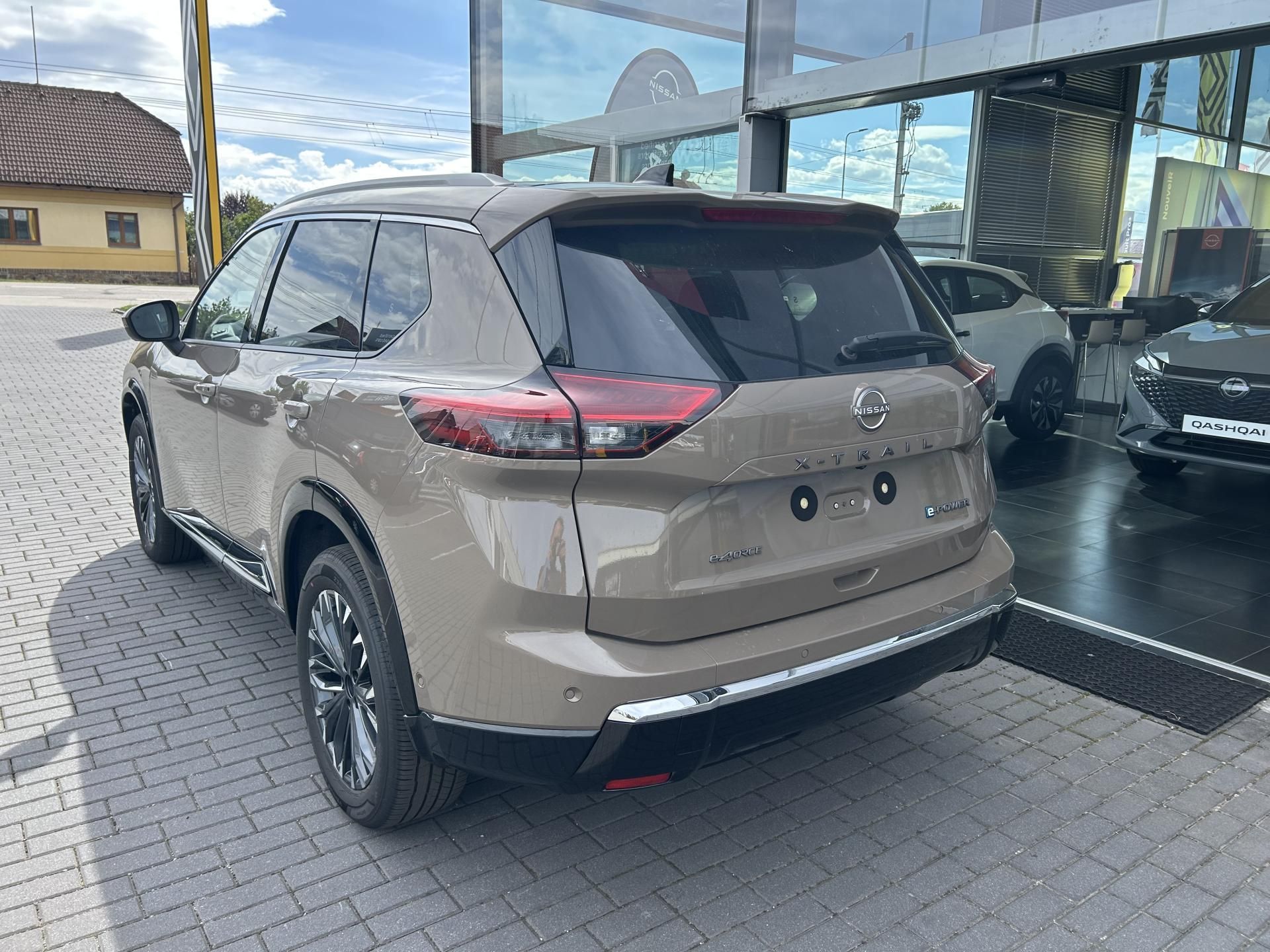 Nissan X-Trail, E-POWER 213HP 4x4 Tekna 7 míst - fotka 4