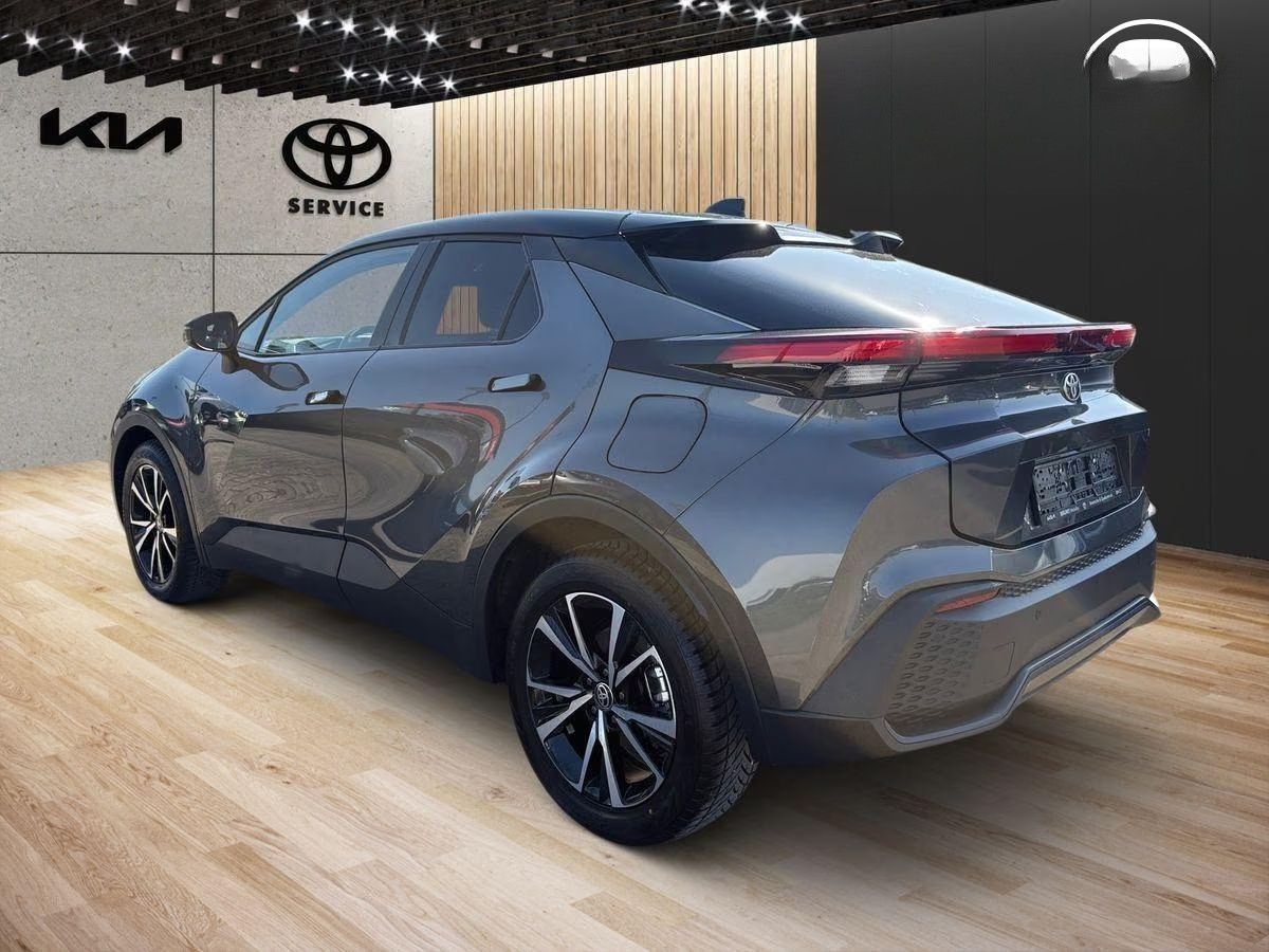 Toyota C-HR, Teamplayer 2,0-Plug-in Hybrid - fotka 4
