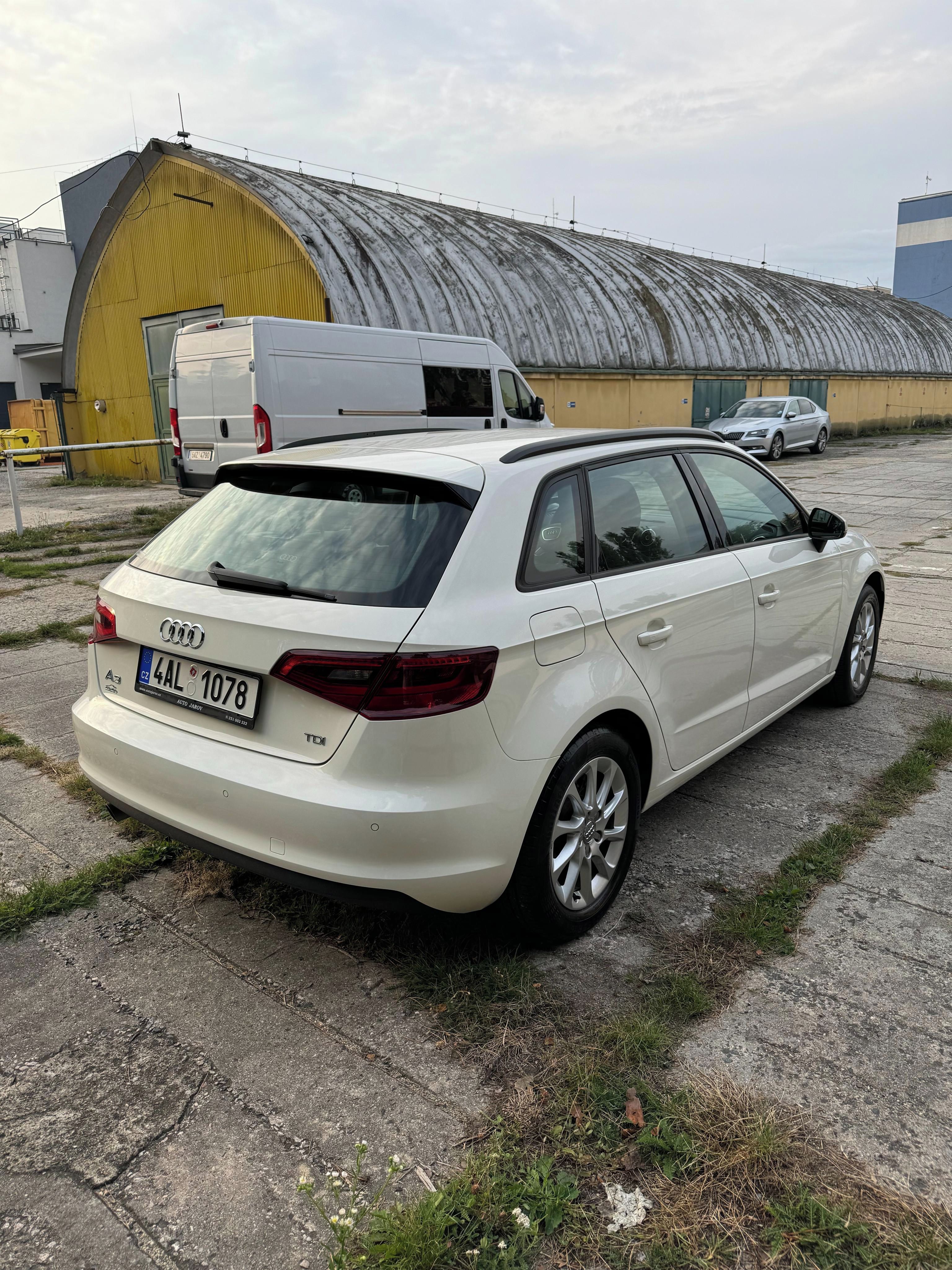 Audi A3, Sportback 1.6 TDI 81kW - fotka 3