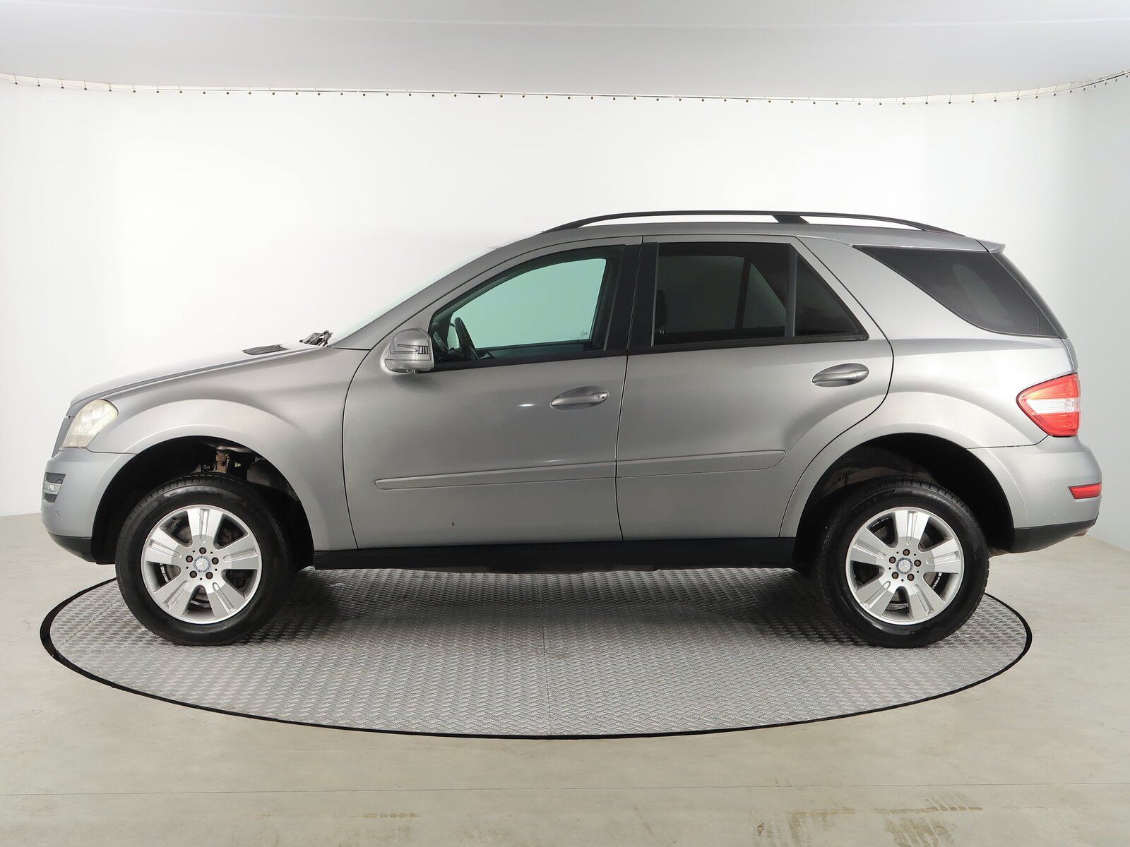 Mercedes-Benz Třídy M, ML 350 CDI, Base, 4X4 - fotka 3