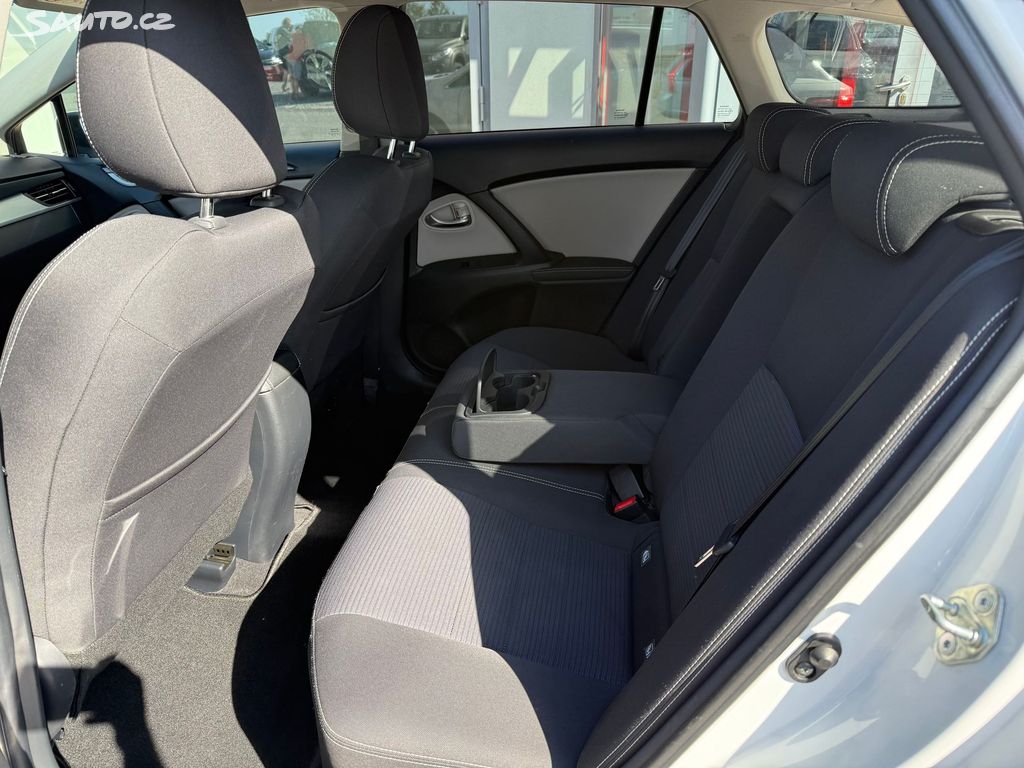 Toyota Avensis, fotka 13