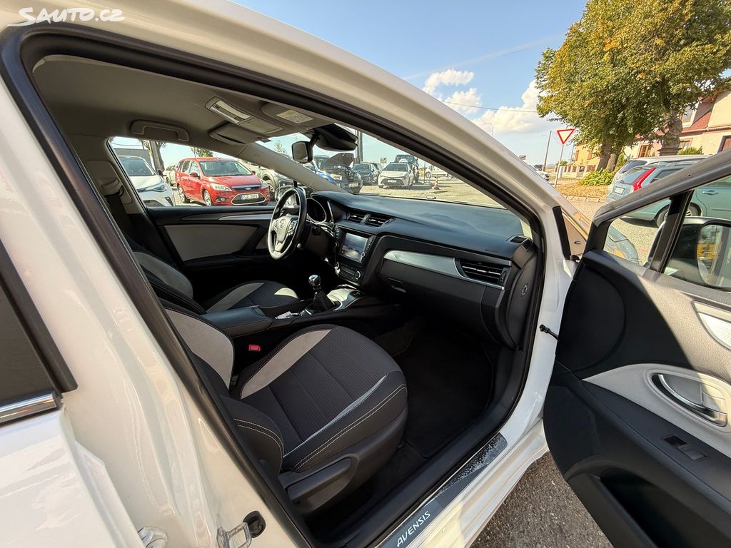 Toyota Avensis, fotka 22