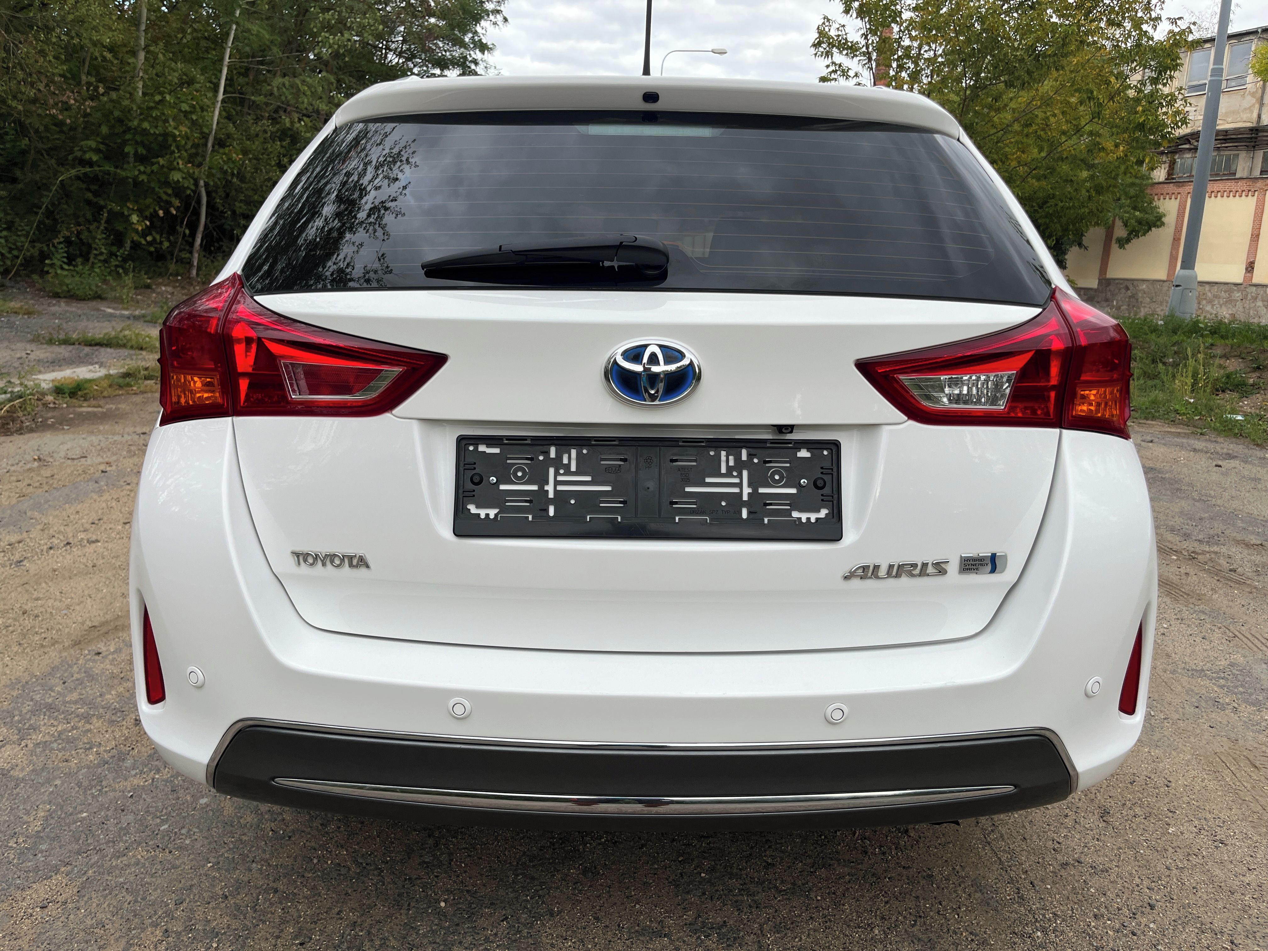 Toyota Auris, 1.8i 73kw - hybrid 1.majitel - fotka 5