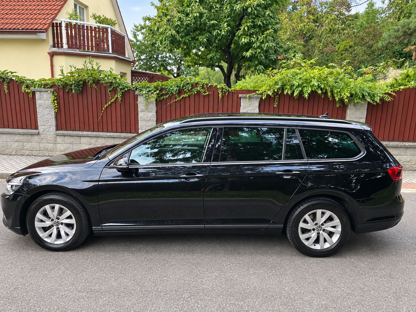 Volkswagen Passat, 2,0 TDi, DSG,1.maj,tažné,pěkný - fotka 4