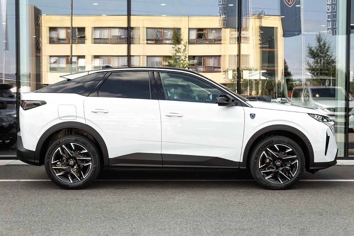 Peugeot 3008, 1,2   BUSINESS Hybrid 145 e-DC - fotka 4