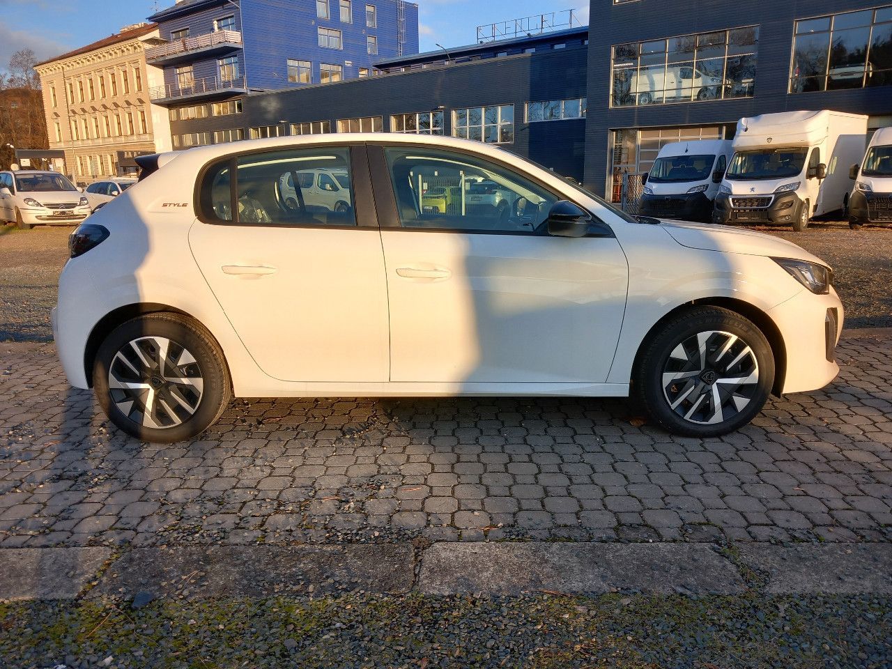 Peugeot 208, BUSINESS Hybrid 110 e-DCS6 - fotka 4