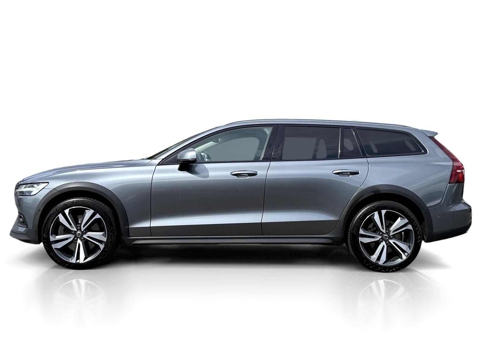 Volvo V60, CrossCountry D4 AWD PRO // B&W - fotka 2
