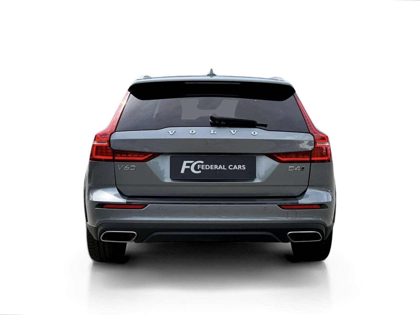 Volvo V60, CrossCountry D4 AWD PRO // B&W - fotka 4