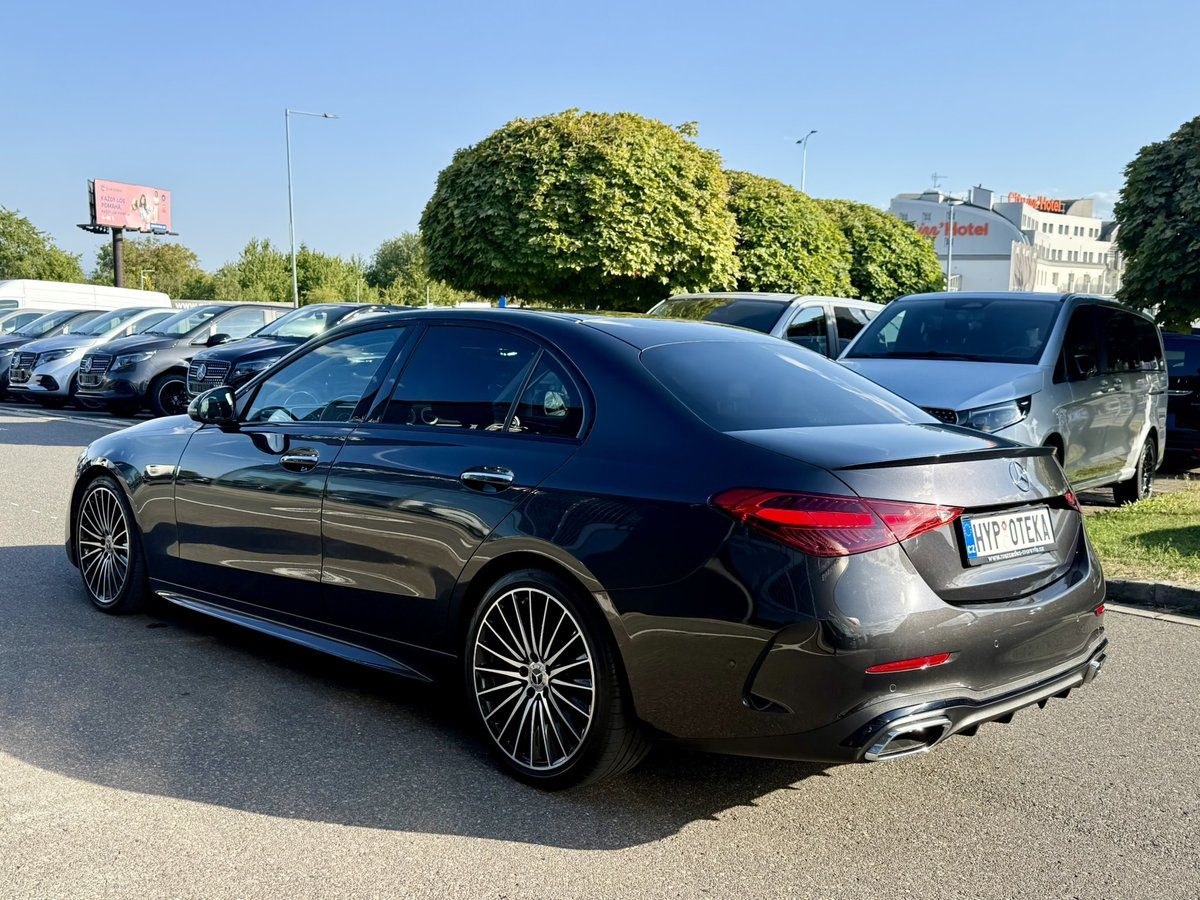 Mercedes-Benz Třídy C, 300 4MATIC - fotka 6