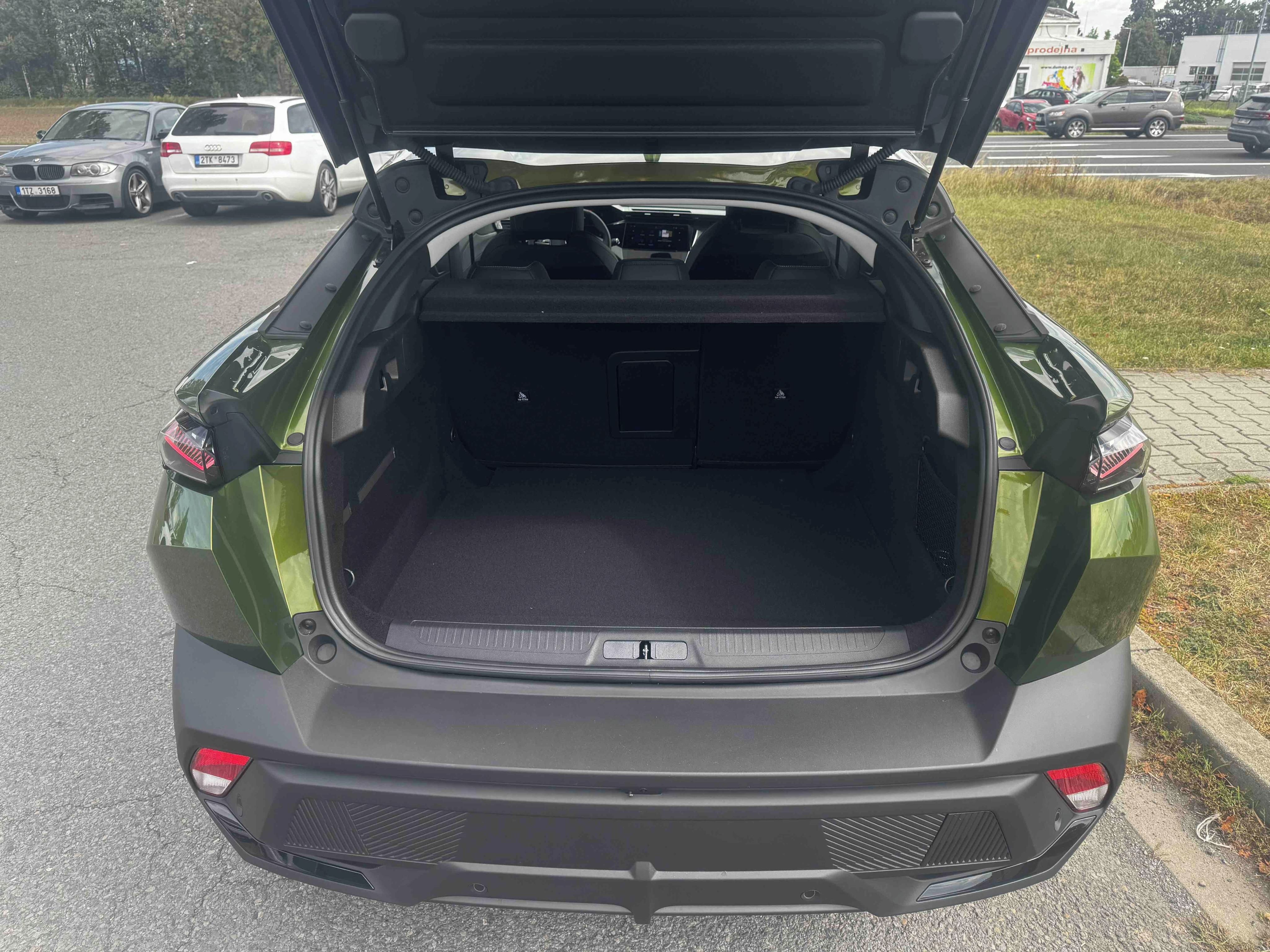 Peugeot 408, ALLURE Hybrid 145 e-DCS6 - fotka 5