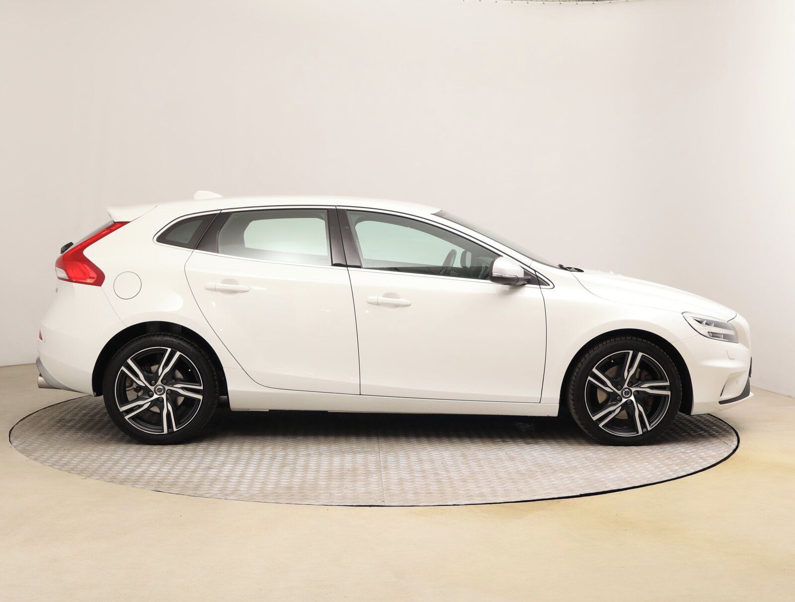 Volvo V40, 1.5 T3, Automat, Serv.kniha - fotka 6