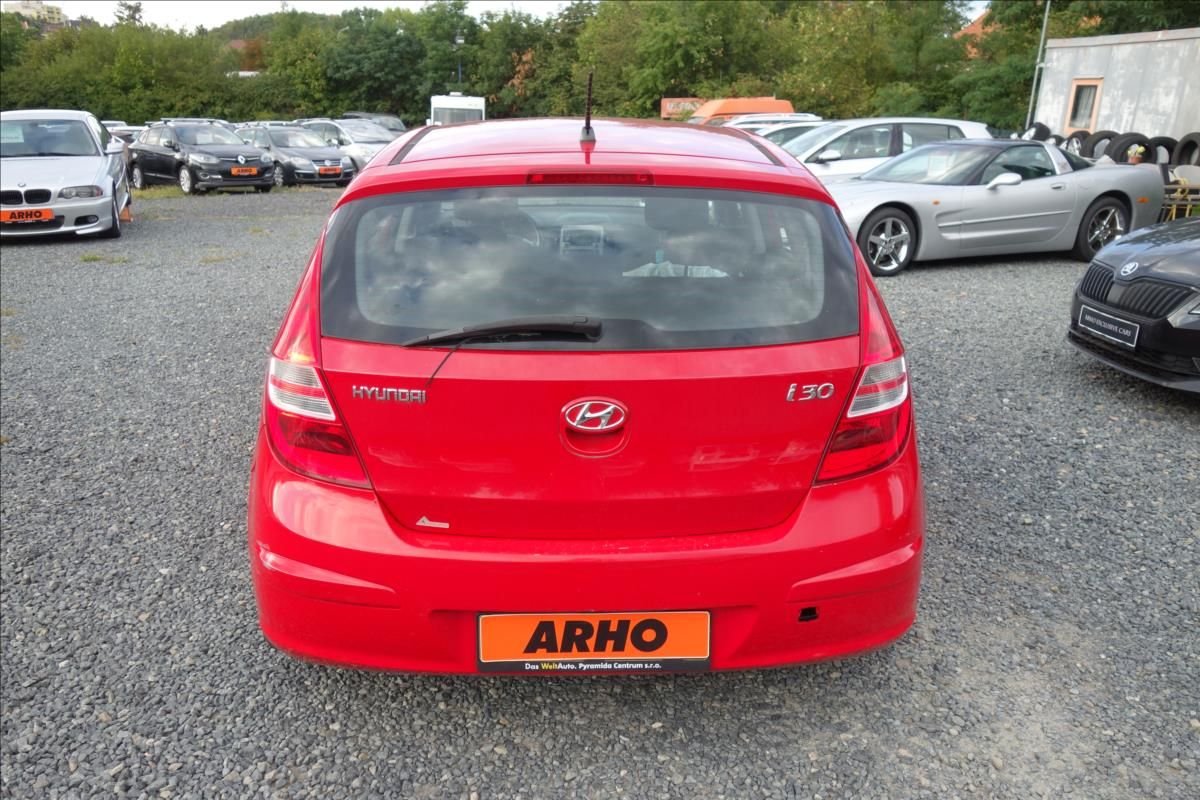 Hyundai i30, 1,4 i, ČR, SERV.KN., COMFORT. - fotka 4