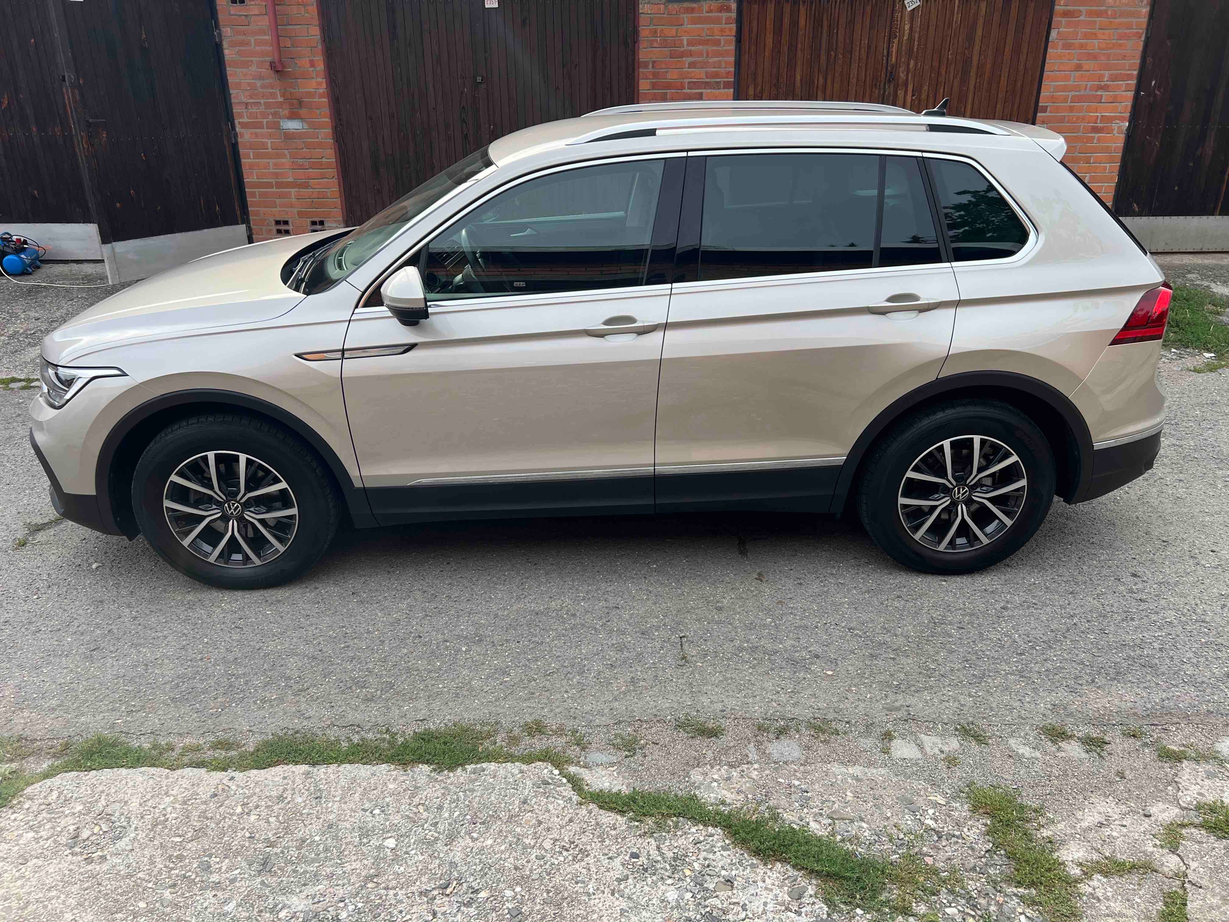 Volkswagen Tiguan, 1,5 TSI 7DSG 110kW benzin 8/23 - fotka 3