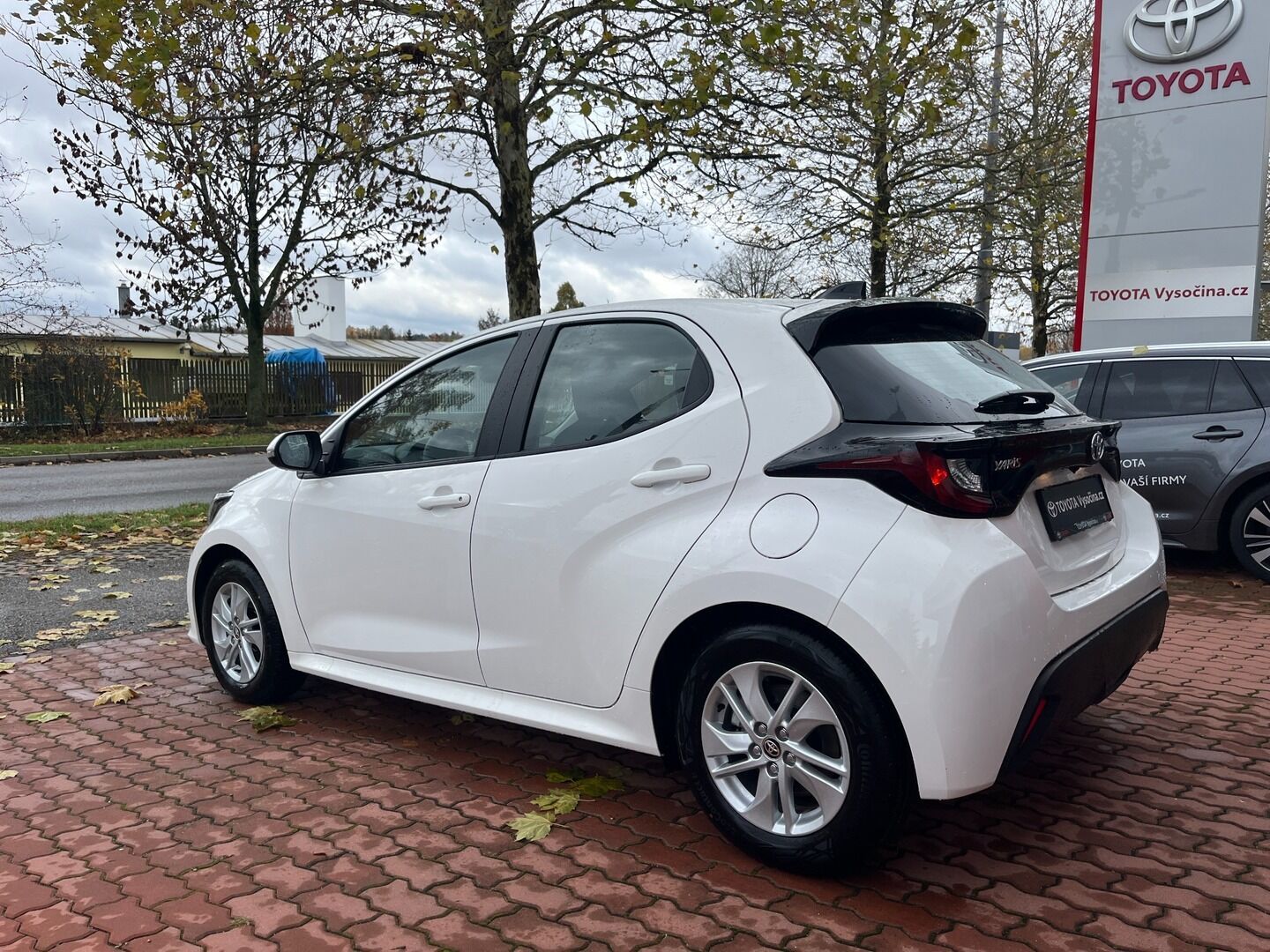 Toyota Yaris, 1.5L hybrid 116 koní - Comfort - fotka 4