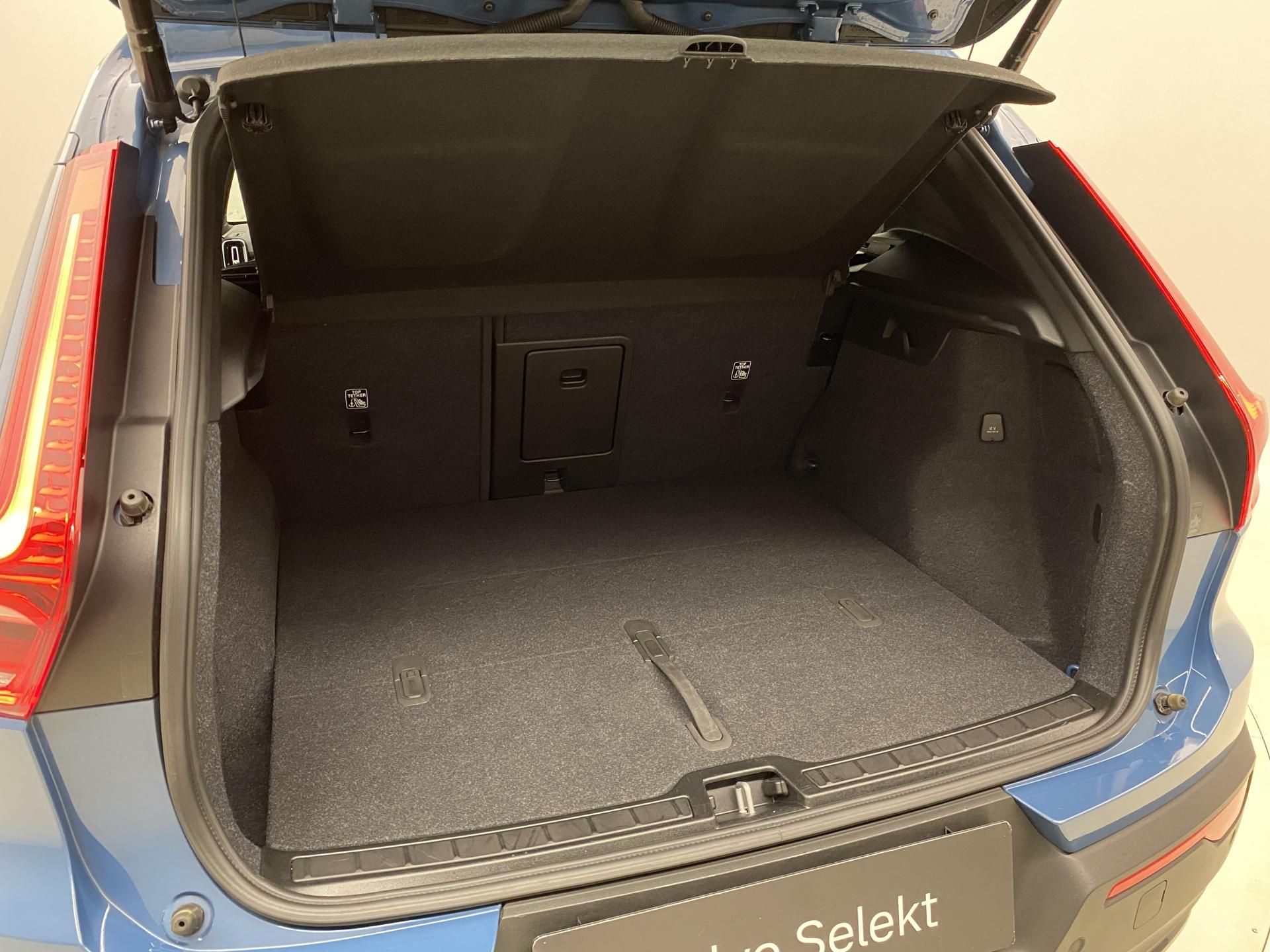 Volvo XC40, B4 DARK PLUS AUT - fotka 6