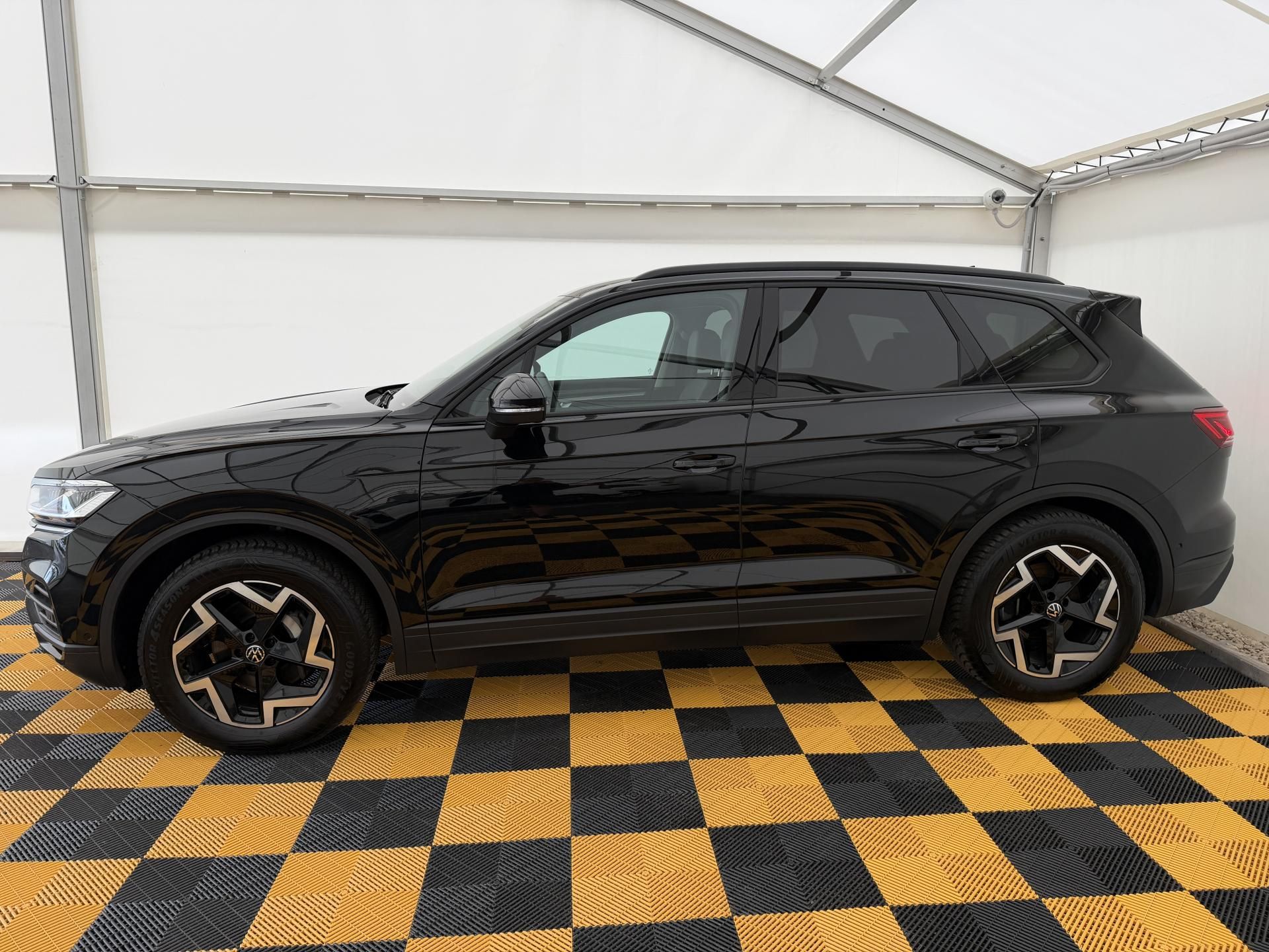Volkswagen Touareg, 3.0Tdi*1-MAJ*DPH*KUŽE*LED*ACC* - fotka 4