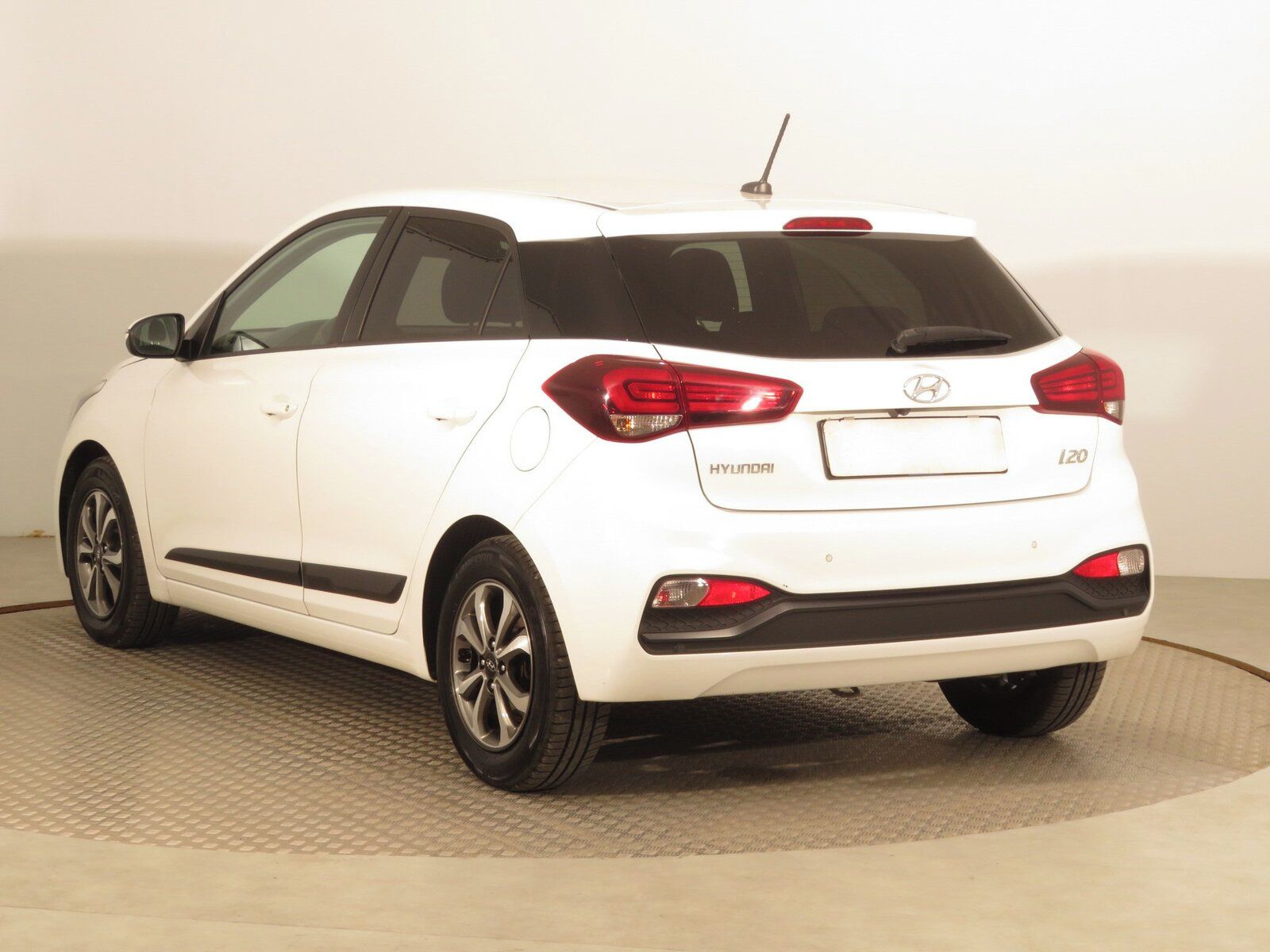Hyundai i20, 1.2, Serv.kniha - fotka 4