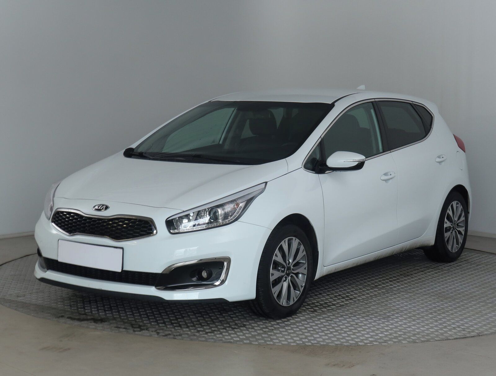 Kia Cee´d, 1.4 CVVT, ČR,1.maj, Serv.kniha - fotka 2