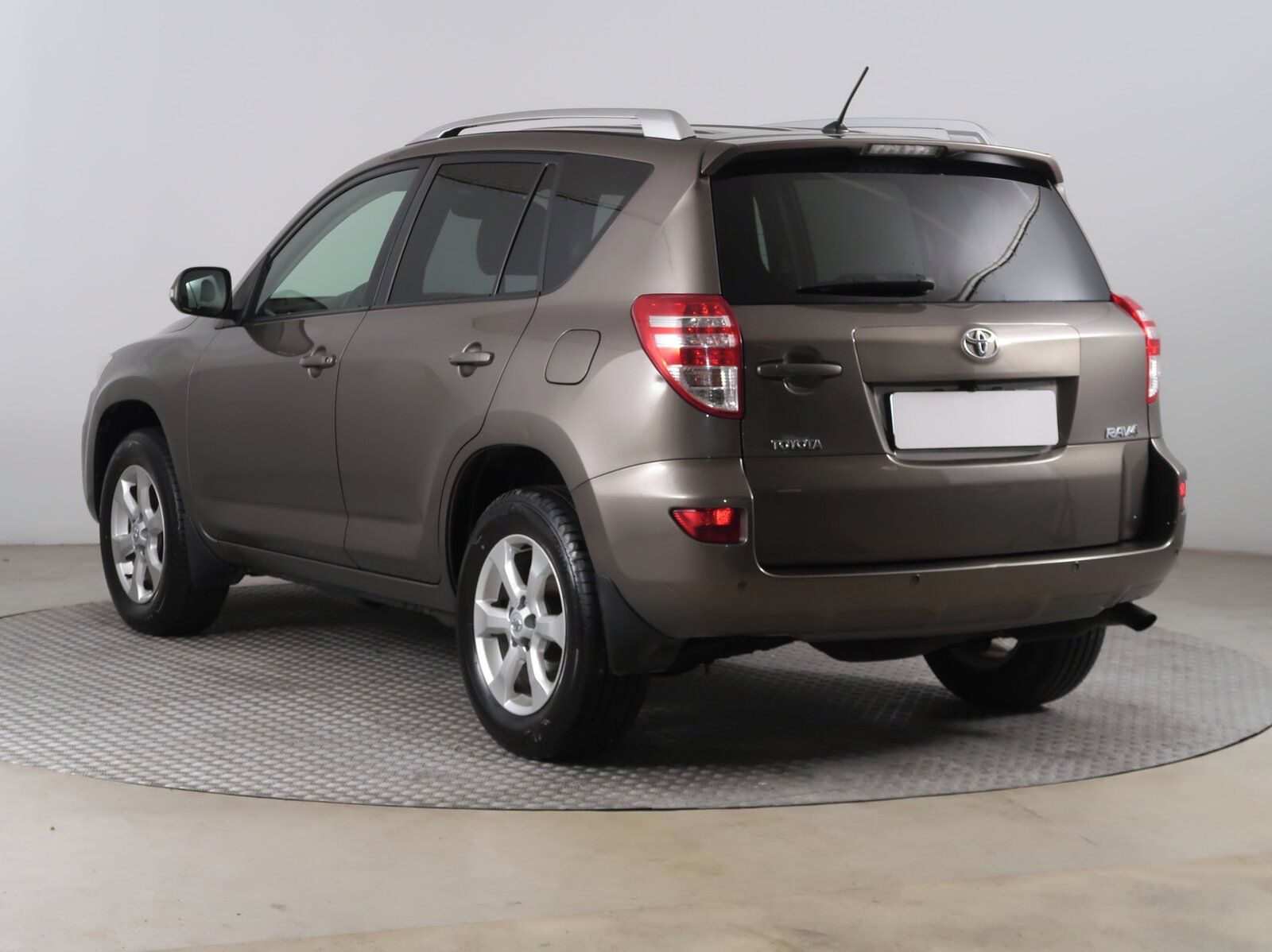 Toyota Rav4, 2.2 D-4D, 4X4 - fotka 4