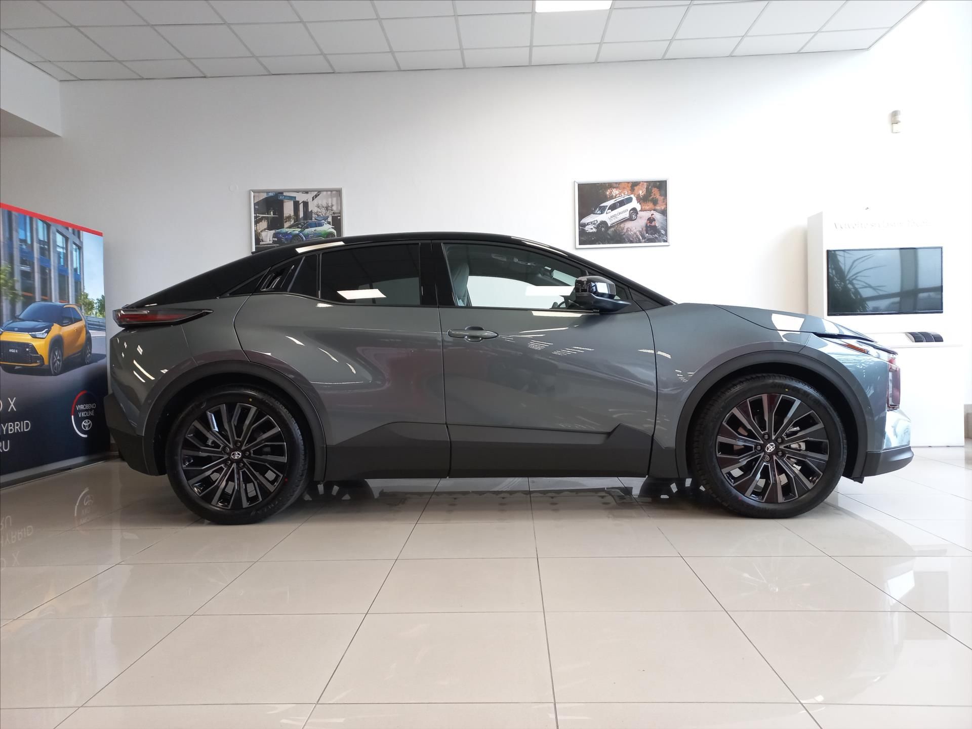 Toyota C-HR, BEV 77kWh i-AWD 343k  + Execut - fotka 2