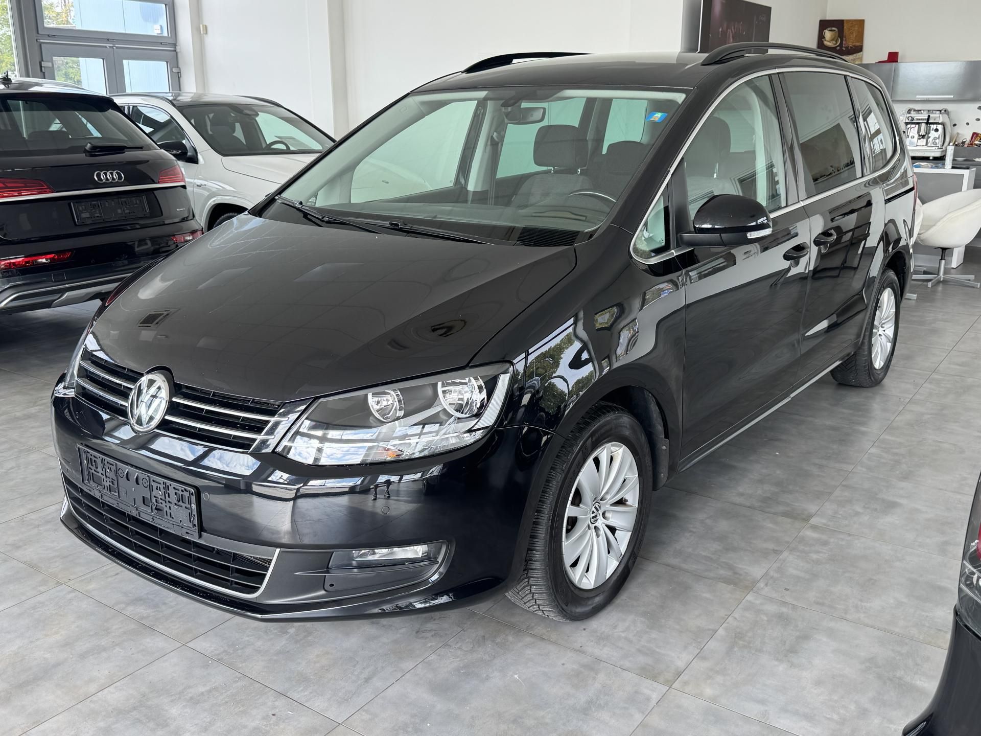 Volkswagen Sharan, 2,0TDi DSG 4x4 7.MÍST NAVI - fotka 3