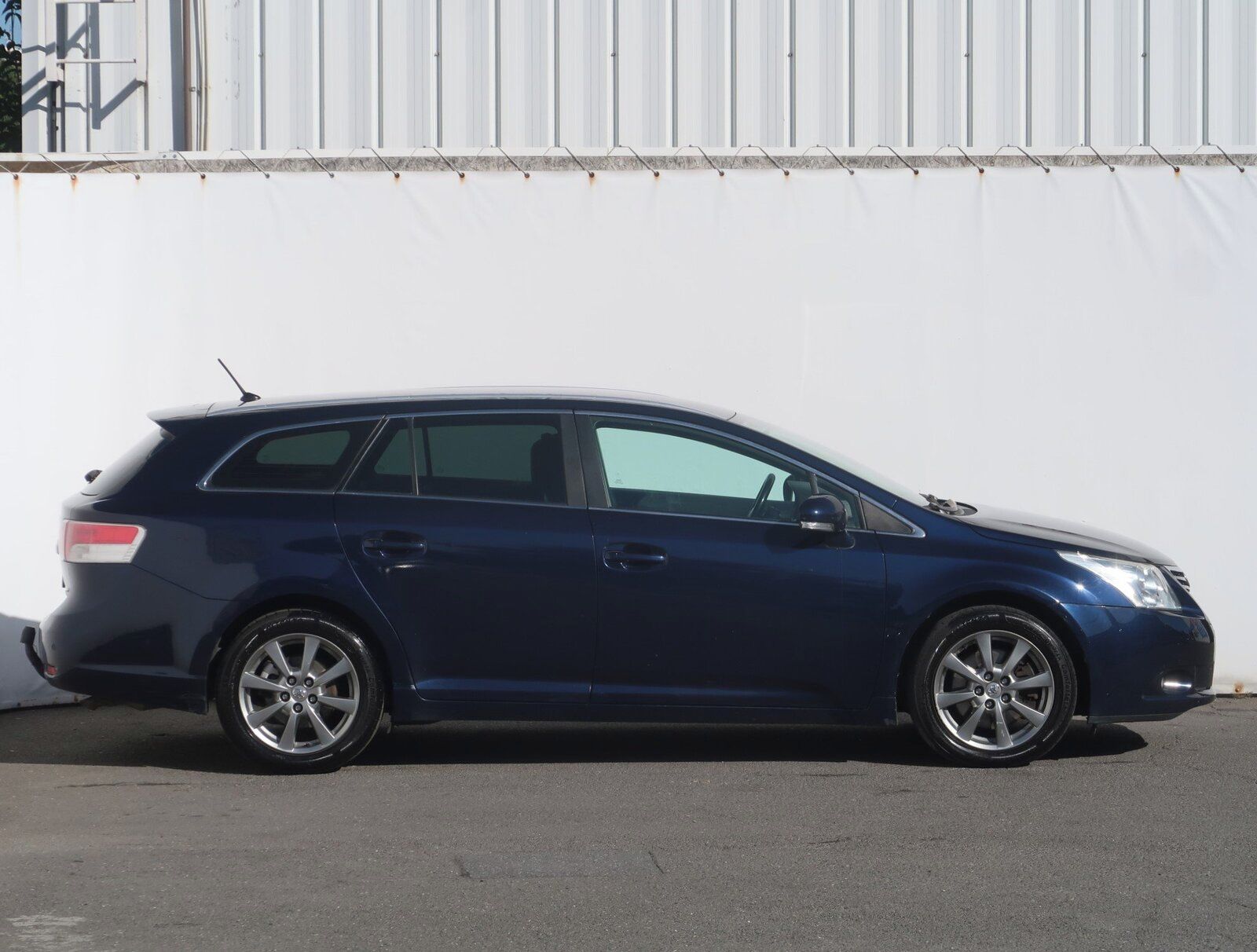 Toyota Avensis, 2.2 D-4D, Tažné - fotka 6