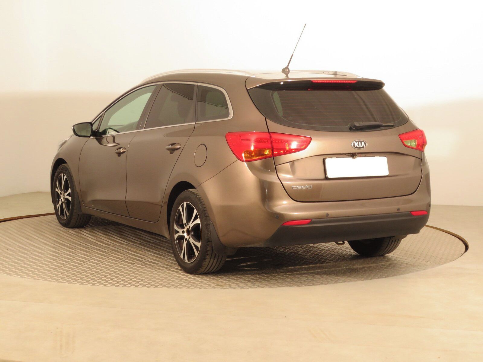 Kia Cee´d, 1.4 CVVT, Serv.kniha - fotka 4