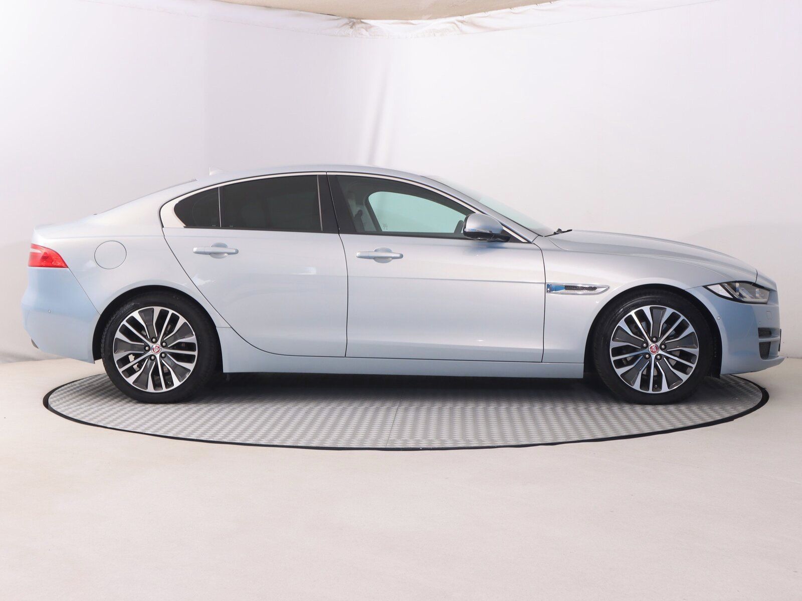 Jaguar XE, E-Performance - fotka 6