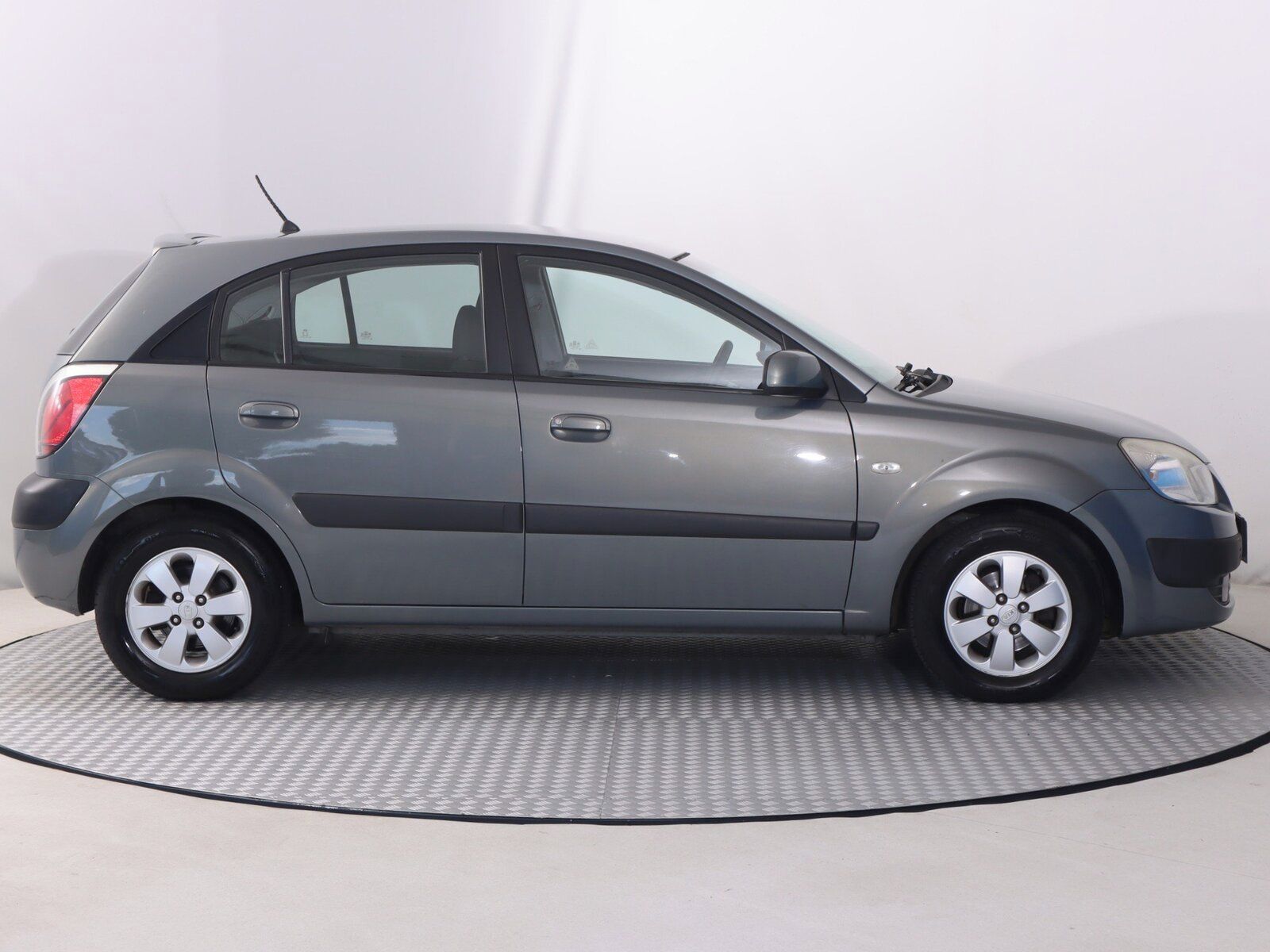 Kia Rio, 1.4 16V, po STK, jezdí výborně - fotka 6
