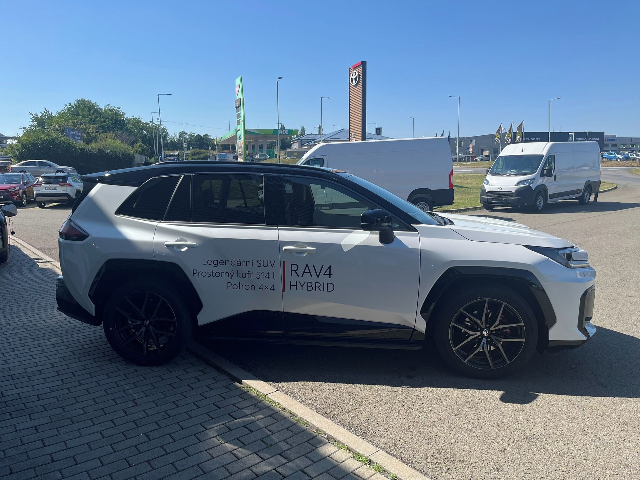Toyota Rav4, 2.5L HEV GR Sport + TAŽNÉ - fotka 4