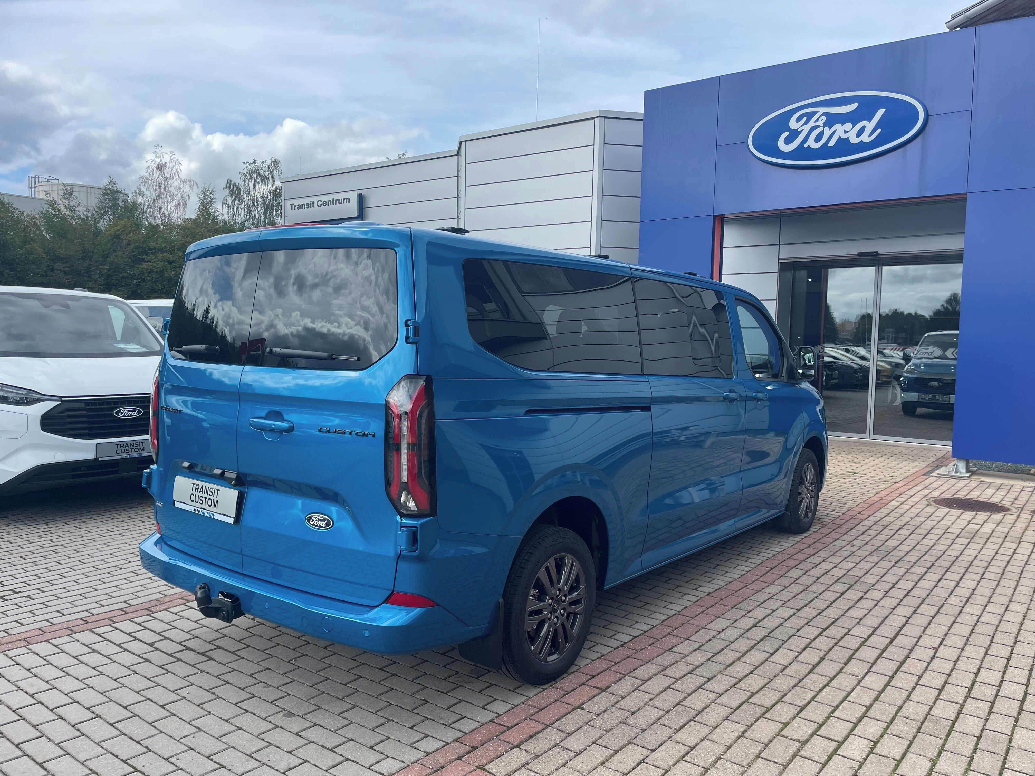 Ford Transit Custom, 2.5 PHEV Kombi Limited 340 L2 - fotka 5