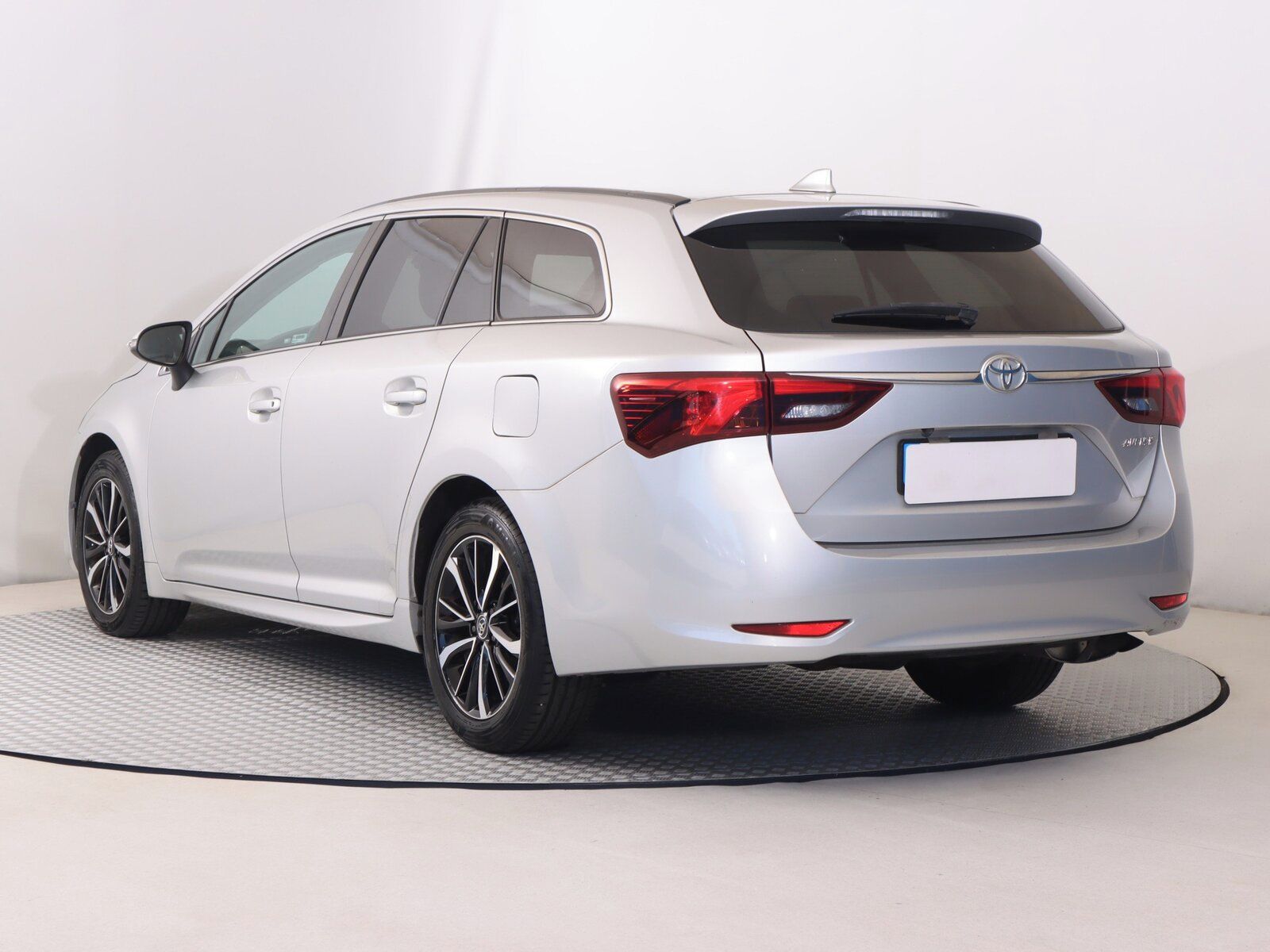 Toyota Avensis, 1.8 Valvematic, Automat - fotka 4