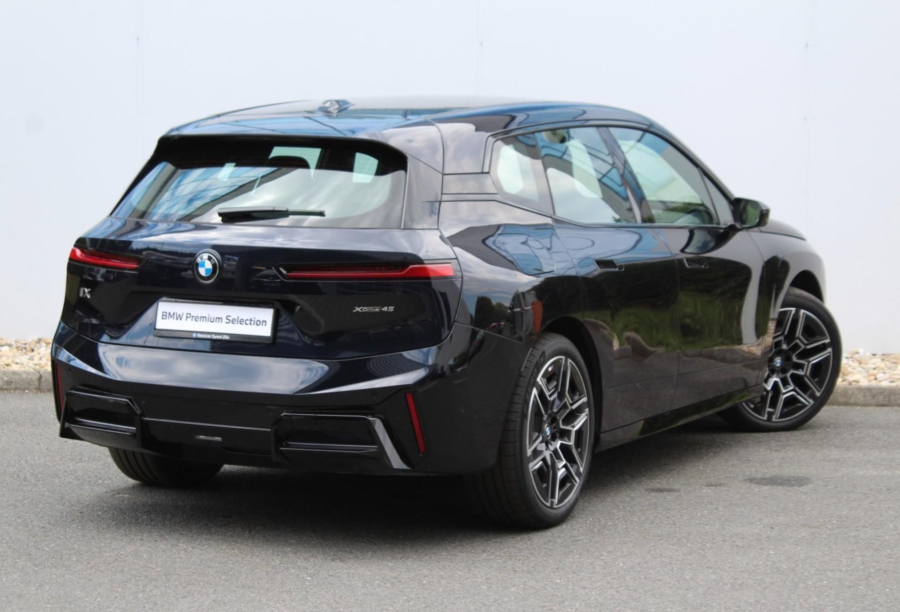 BMW iX, xDrive45, 300kW - fotka 2