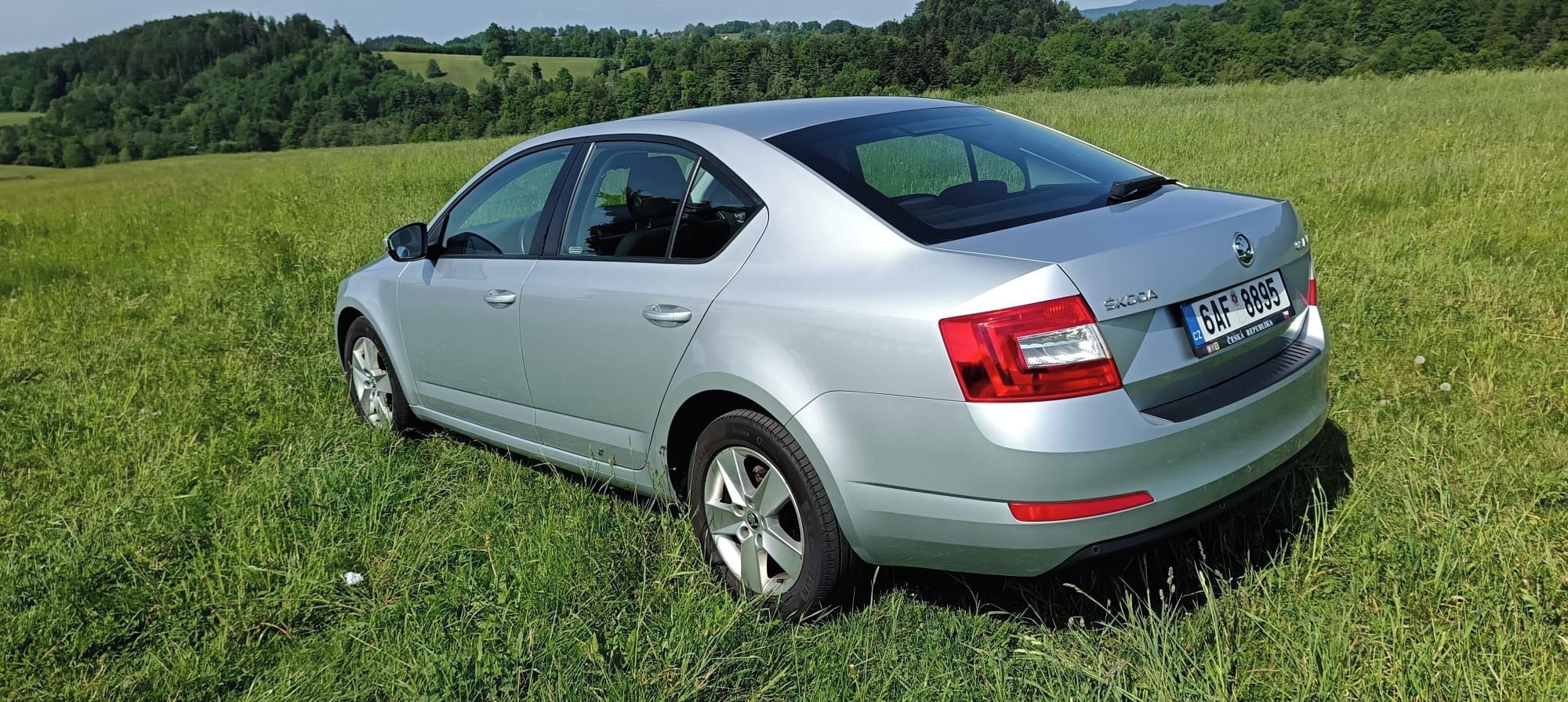 Škoda Octavia, sedan, 1.6 TDI, automat - fotka 2