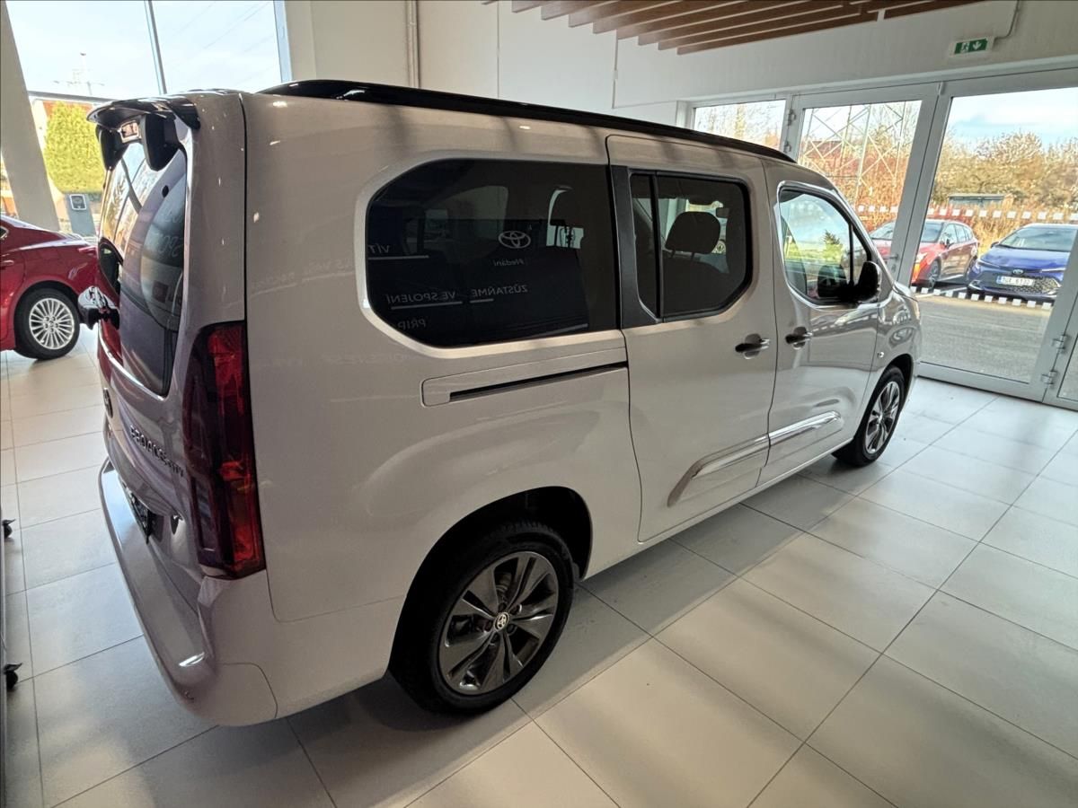 Toyota Proace City Verso, 1,5   LWB 1.5D 100 MT Family - fotka 6