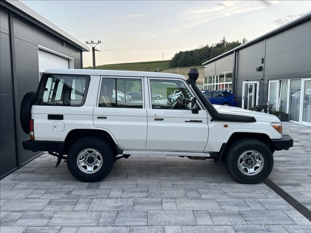 Toyota Land Cruiser, 4,2 D 130PS  HZJ76 LX 4x4 - fotka 6