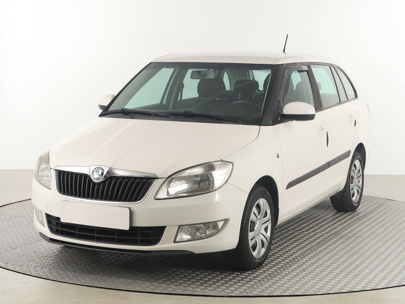 Škoda Fabia, 1.2 TSI, po STK, zamluveno - fotka 2