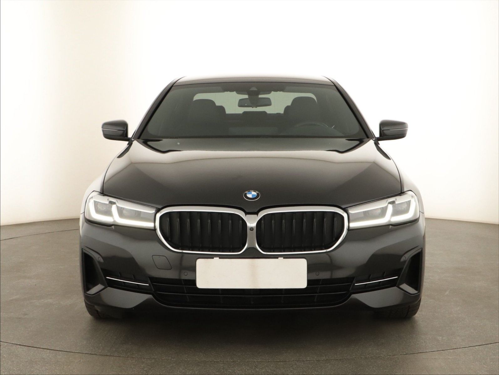 BMW Řada 5, 530d xDrive, M Sport, 4X4 - fotka 2