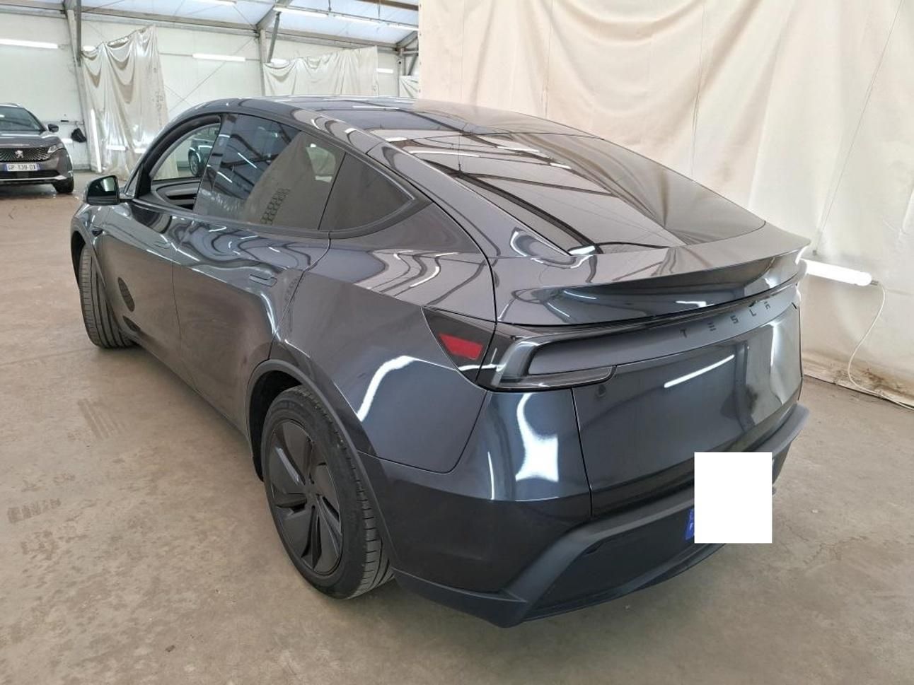 Tesla Model Y, RWD 220kw - fotka 3