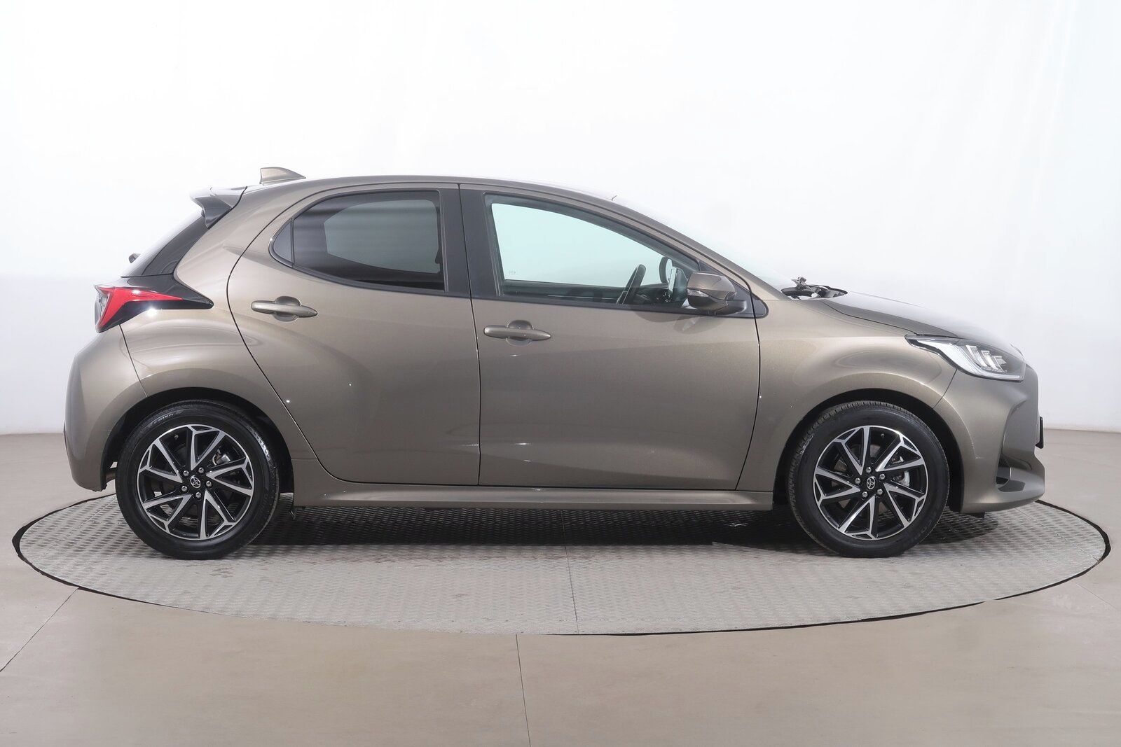 Toyota Yaris, 1.5 VVT-i Hybrid, Automat - fotka 6