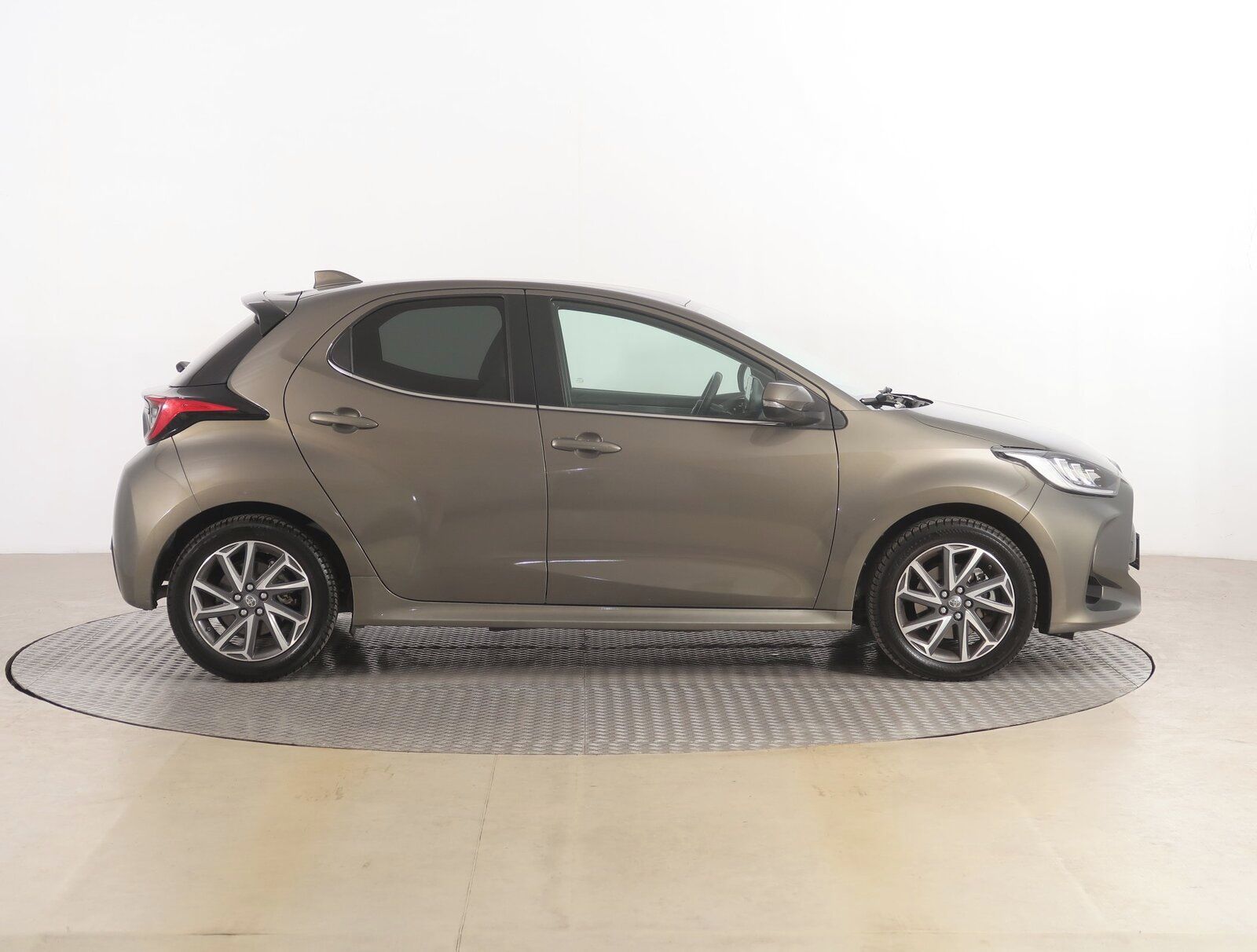 Toyota Yaris, 1.5 VVT-i Hybrid, Automat - fotka 6