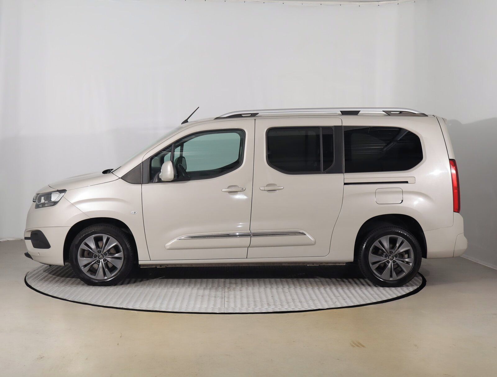 Toyota Proace City Verso, Maxi 1.5 D-4D, Family, 7Míst - fotka 3
