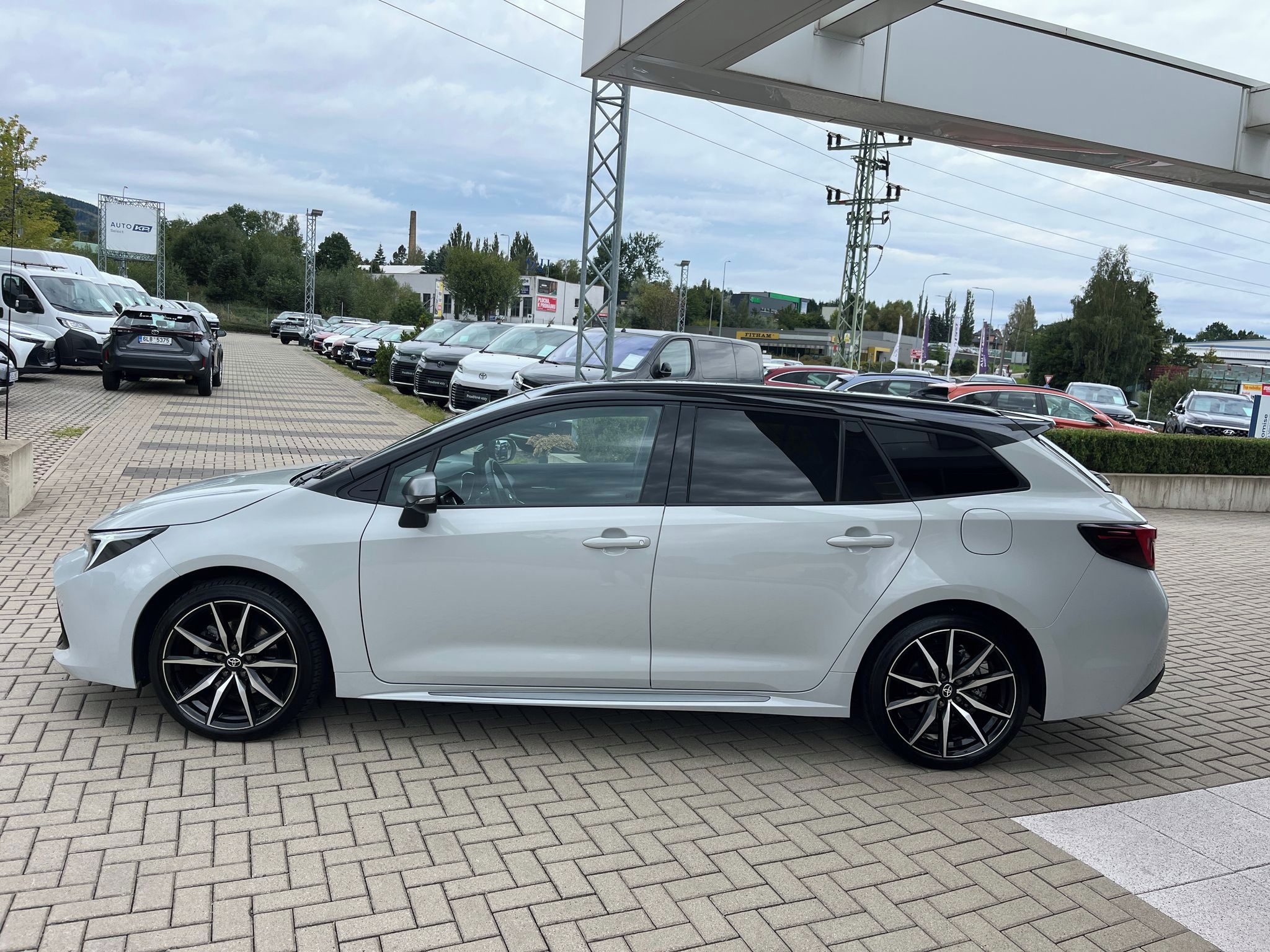 Toyota Corolla, 2.0 Hybrid e-CVT GR Sport Dyna - fotka 3