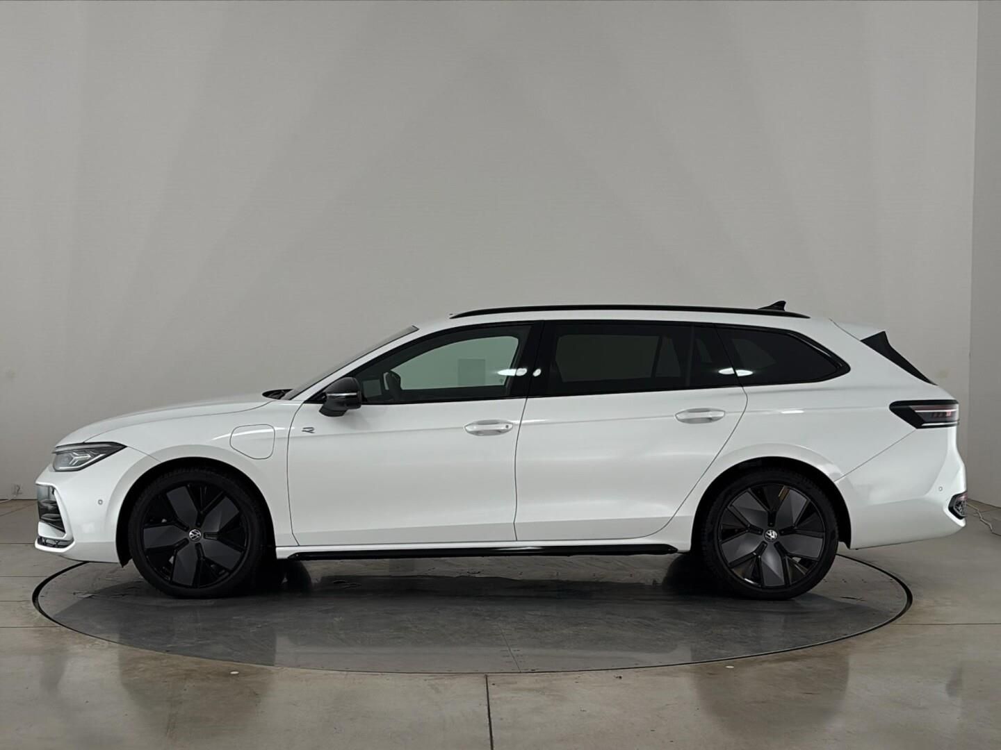 Volkswagen Passat, 1.5 eHybrid / 130 kW R-Line Pe - fotka 3