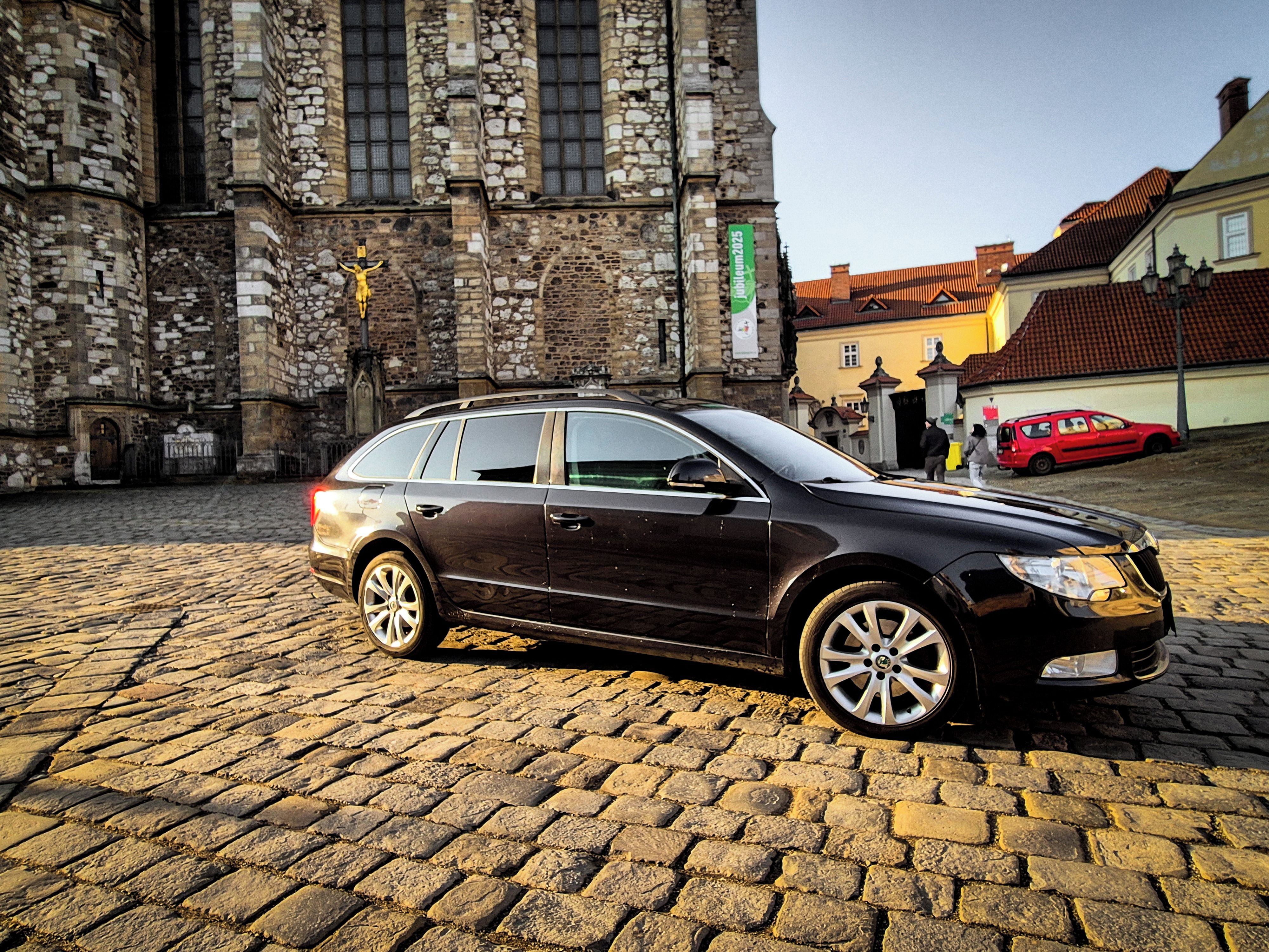 Škoda Superb, 2.0 Tdi 103 kw kombi - fotka 2
